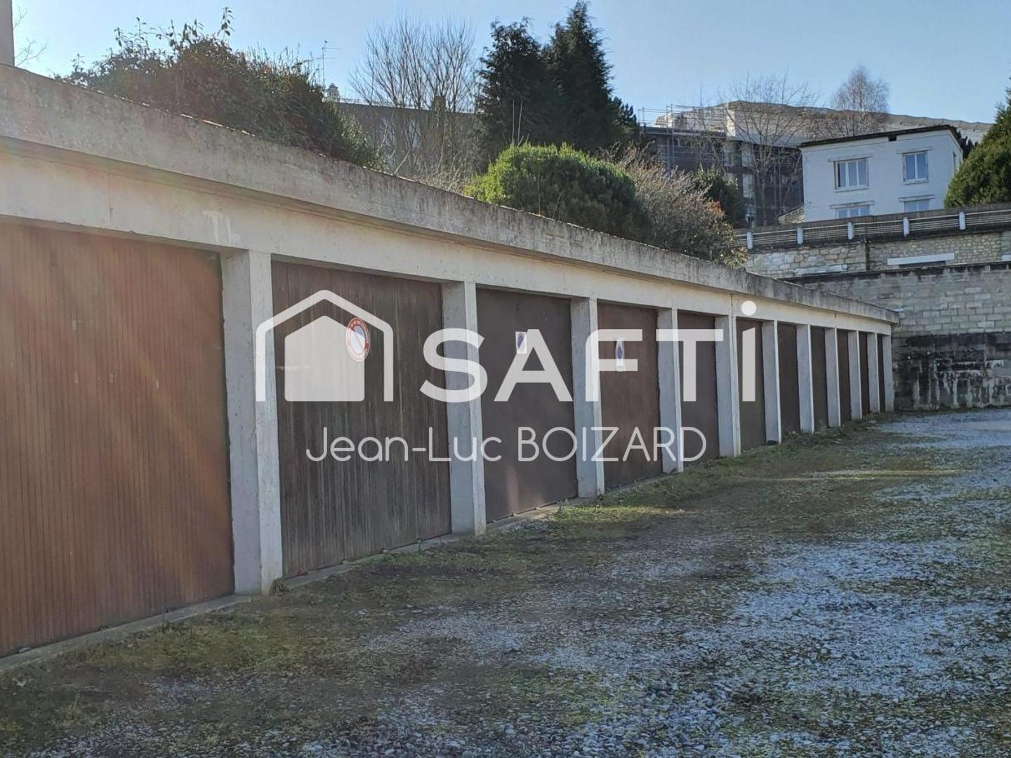 A VENDRE GARAGE pour 1 VOITURE PROCHE CENTRE VILLE