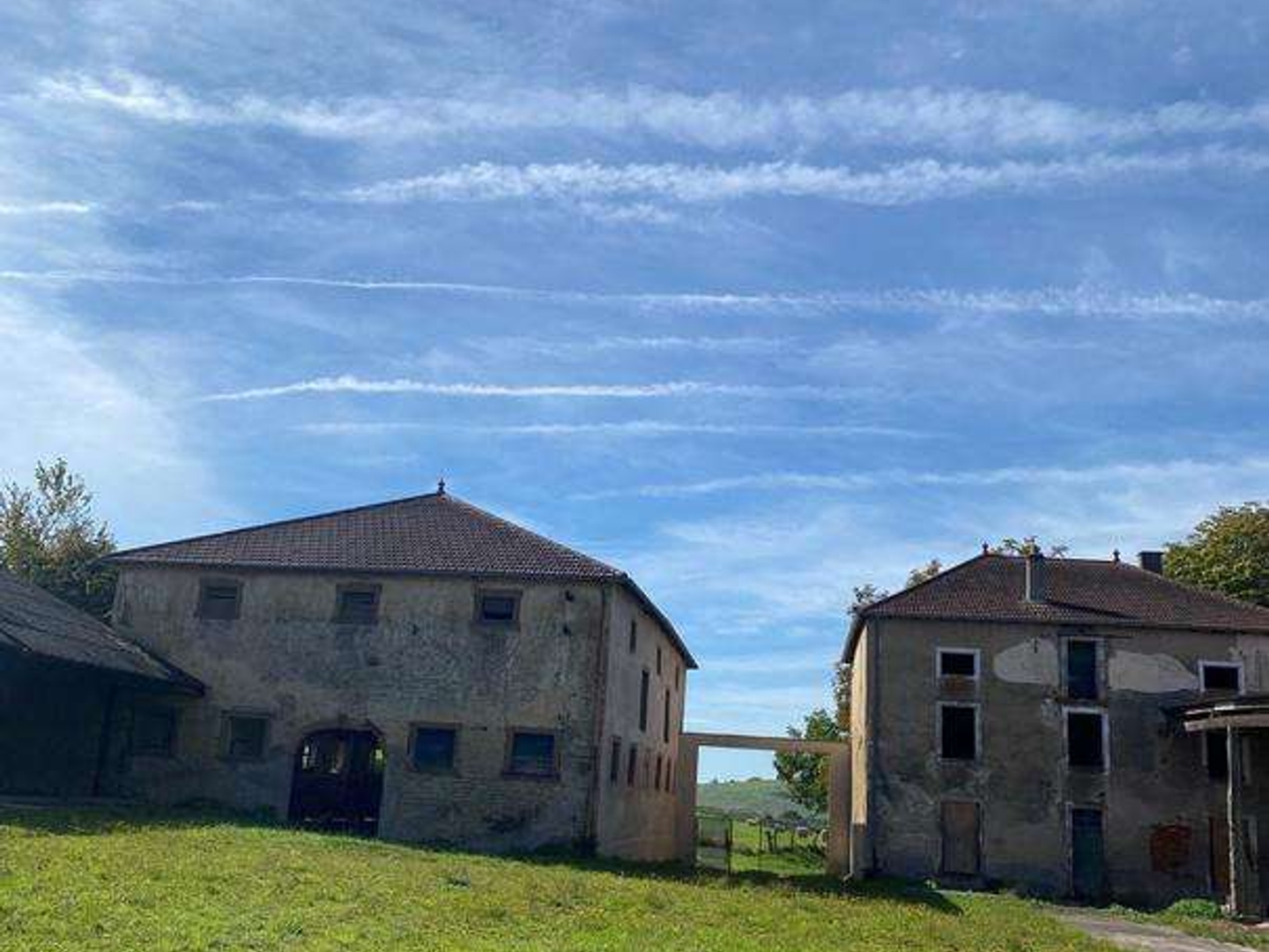 À vendre ancien corps de ferme du XVIIIe à Vittel