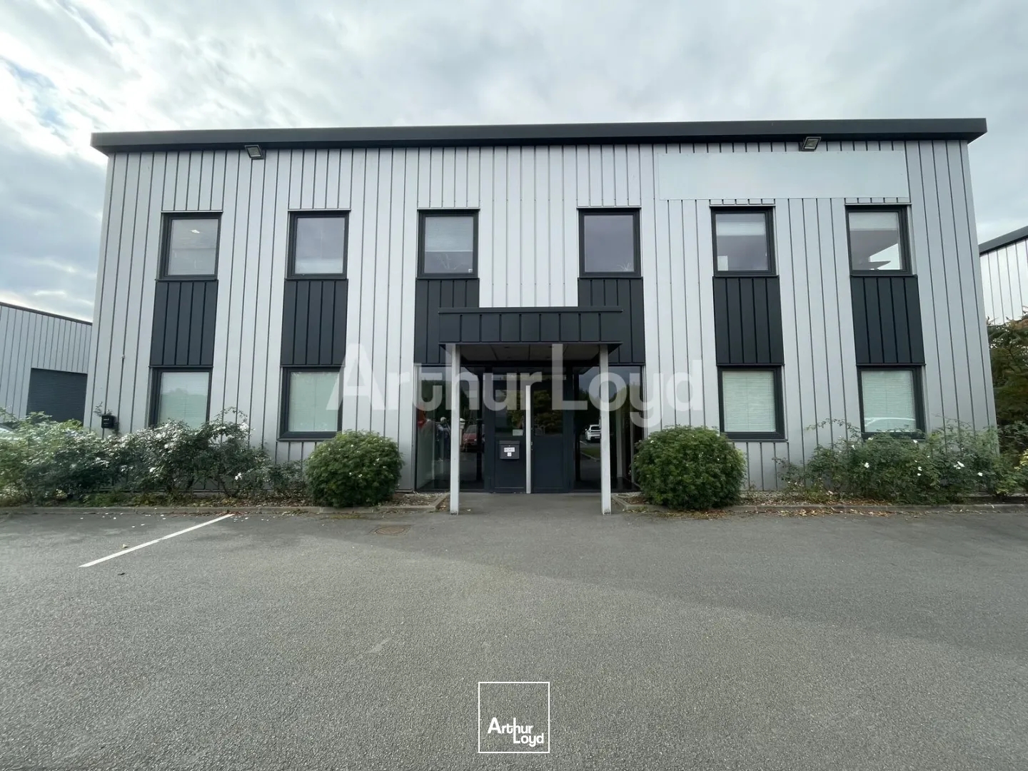 Immeuble de bureaux indépendant à vendre - Opportunité rare dans un quartier dynamique - CIT Roncq