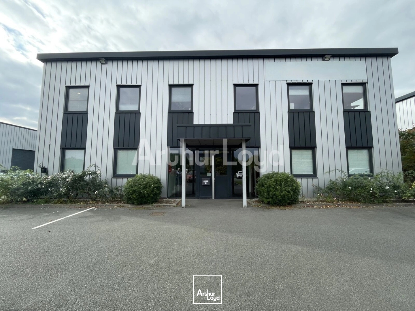 Immeuble de bureaux indépendant à vendre - Opportunité rare dans un quartier dynamique - CIT Roncq