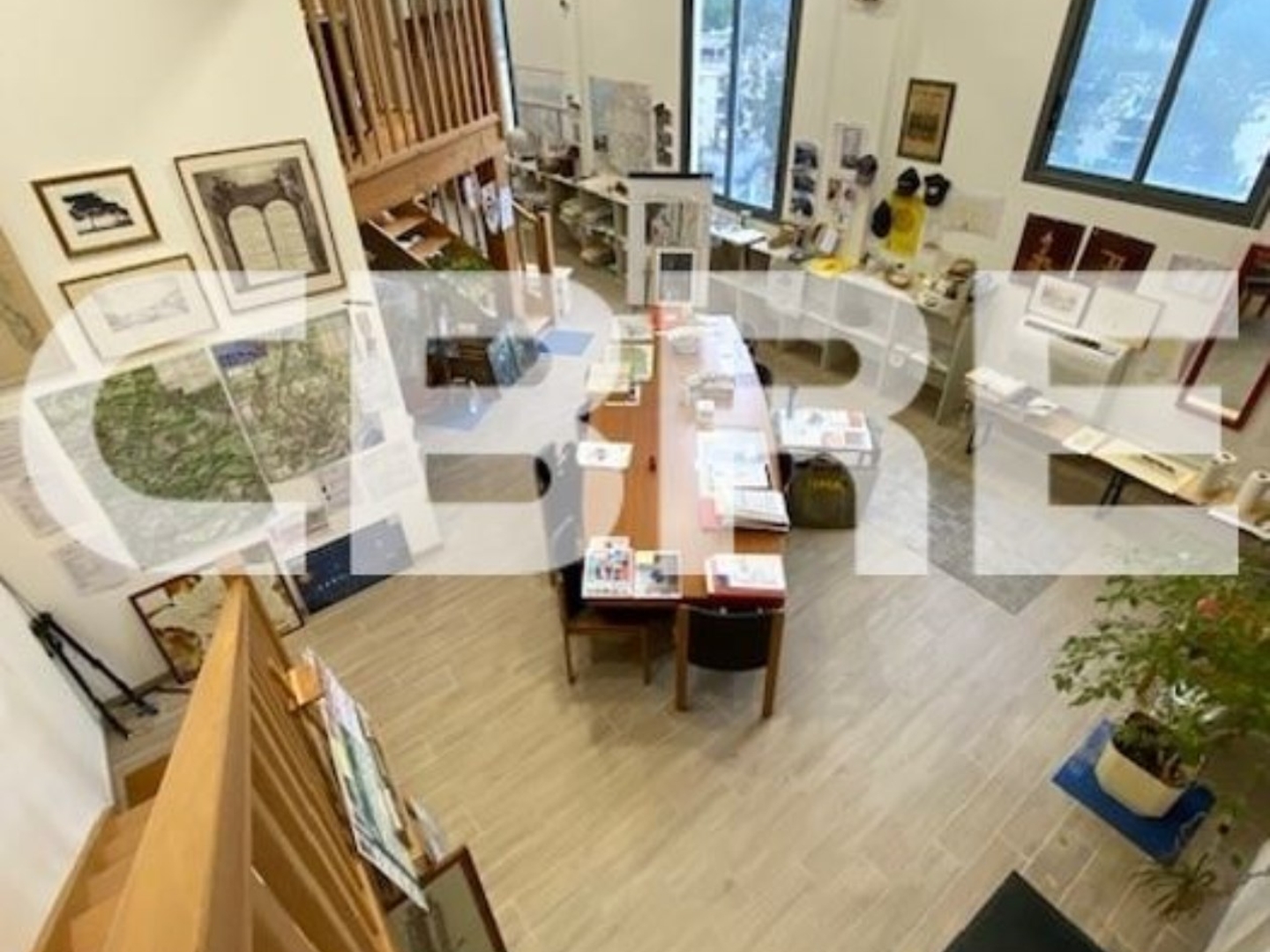 Local professionnel 100 m²