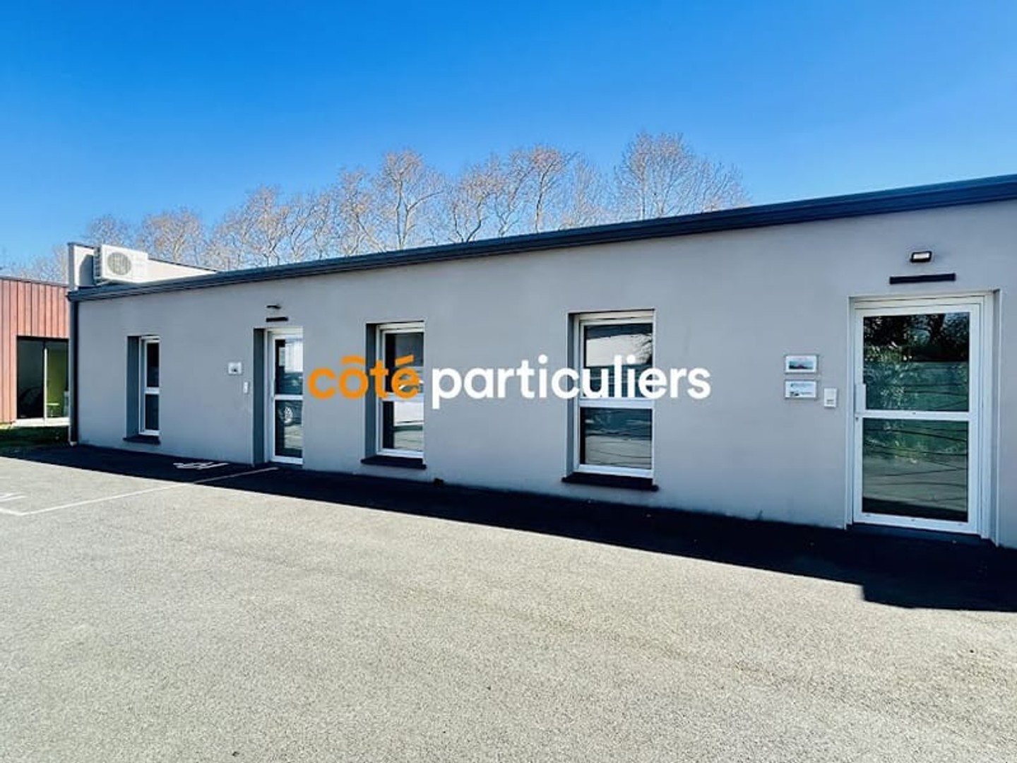 Local 1 pièce 160 m²