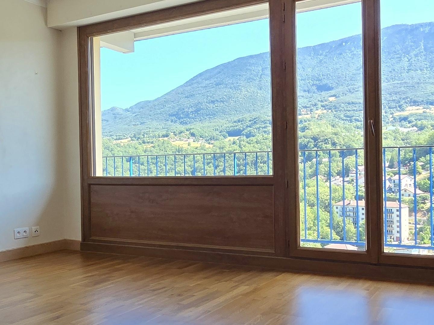 Appartement à vendre - 3 pièces - 76m2 - Valserhône (01200)
