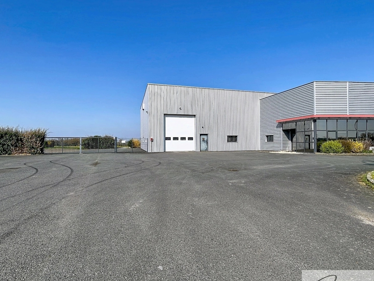 Magasin à vendre - 5 pièces - 5000m2 - Saint-Paterne-Racan (37370)