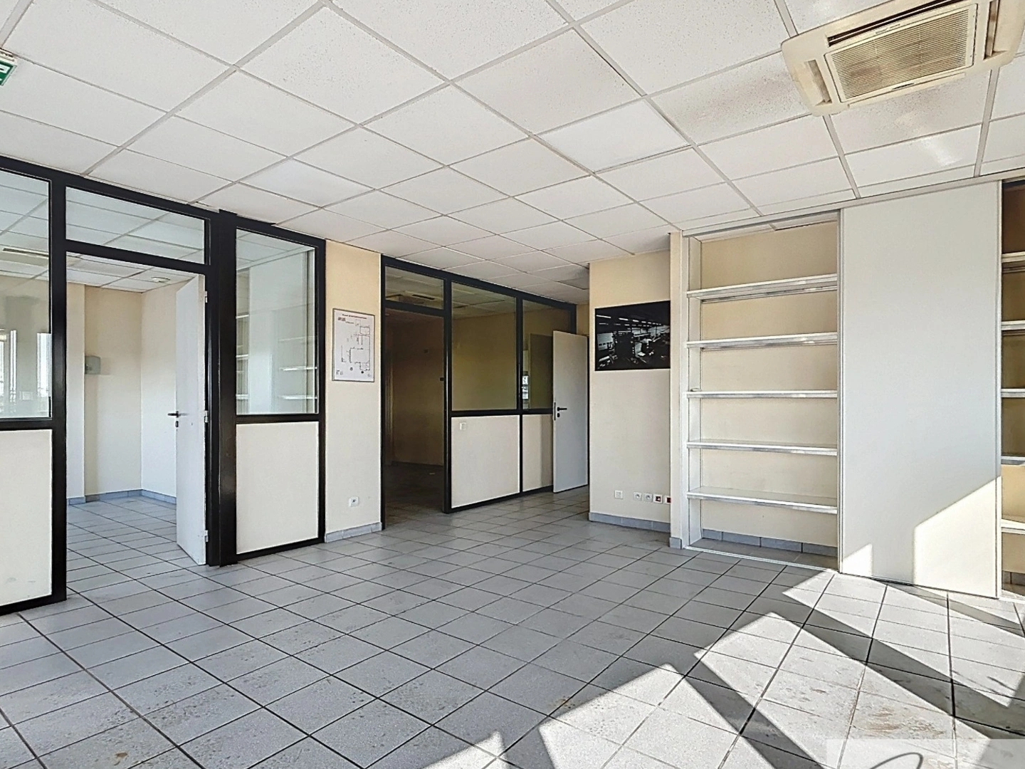 Magasin à vendre - 5 pièces - 5000m2 - Saint-Paterne-Racan (37370)
