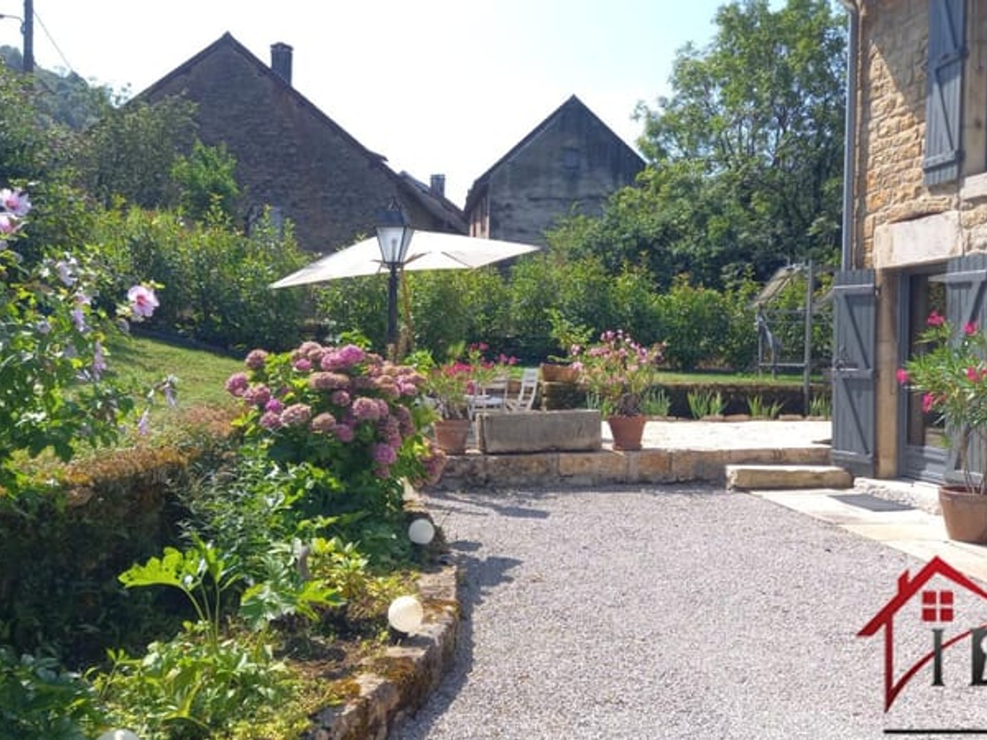 Maison à vendre - 9 pièces - 240m2 - Macornay (39570)