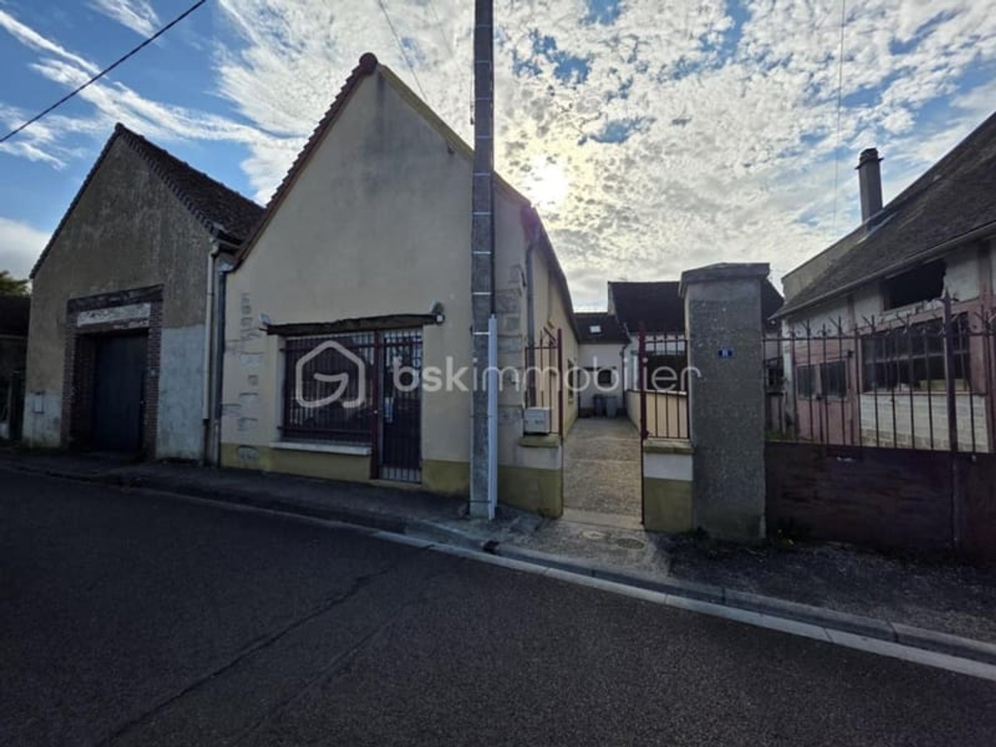 Immeuble à vendre - 4 pièces - 156m2 - Véron (89510)
