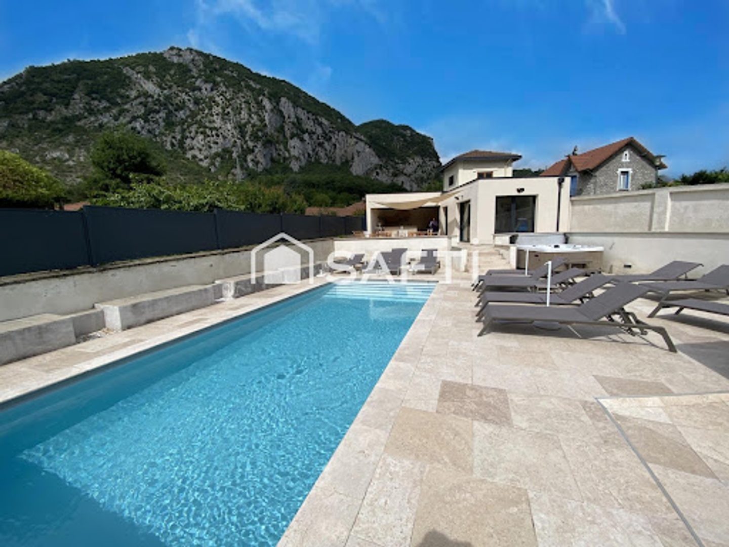 Maison à vendre - 19 pièces - 1000m2 - Tarascon-Sur-Ariège (09400)