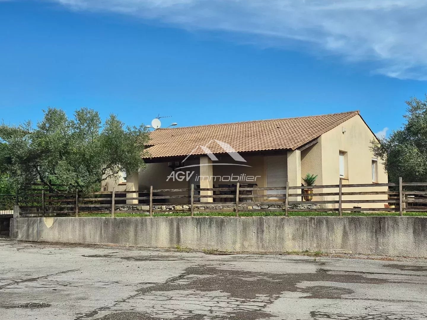 Locaux à vendre - 112m2 - Saint-Christol-Lè... (30380)