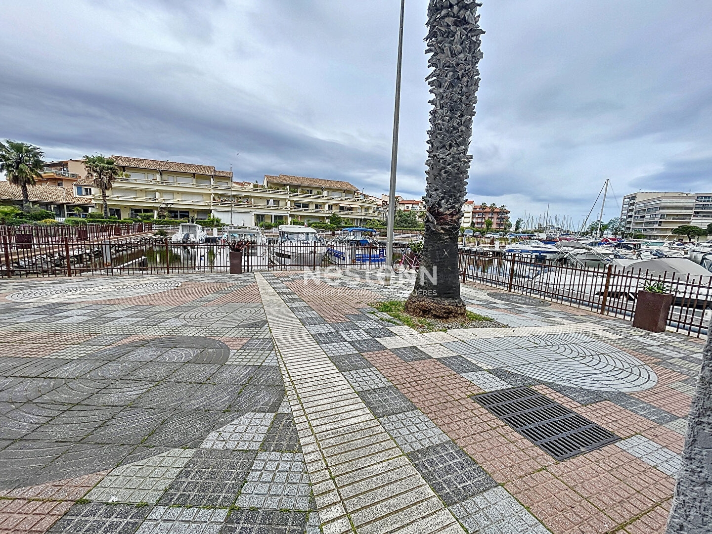 Locaux à vendre - 1 pièce - 97m2 - Canet-En-Roussillon (66140)