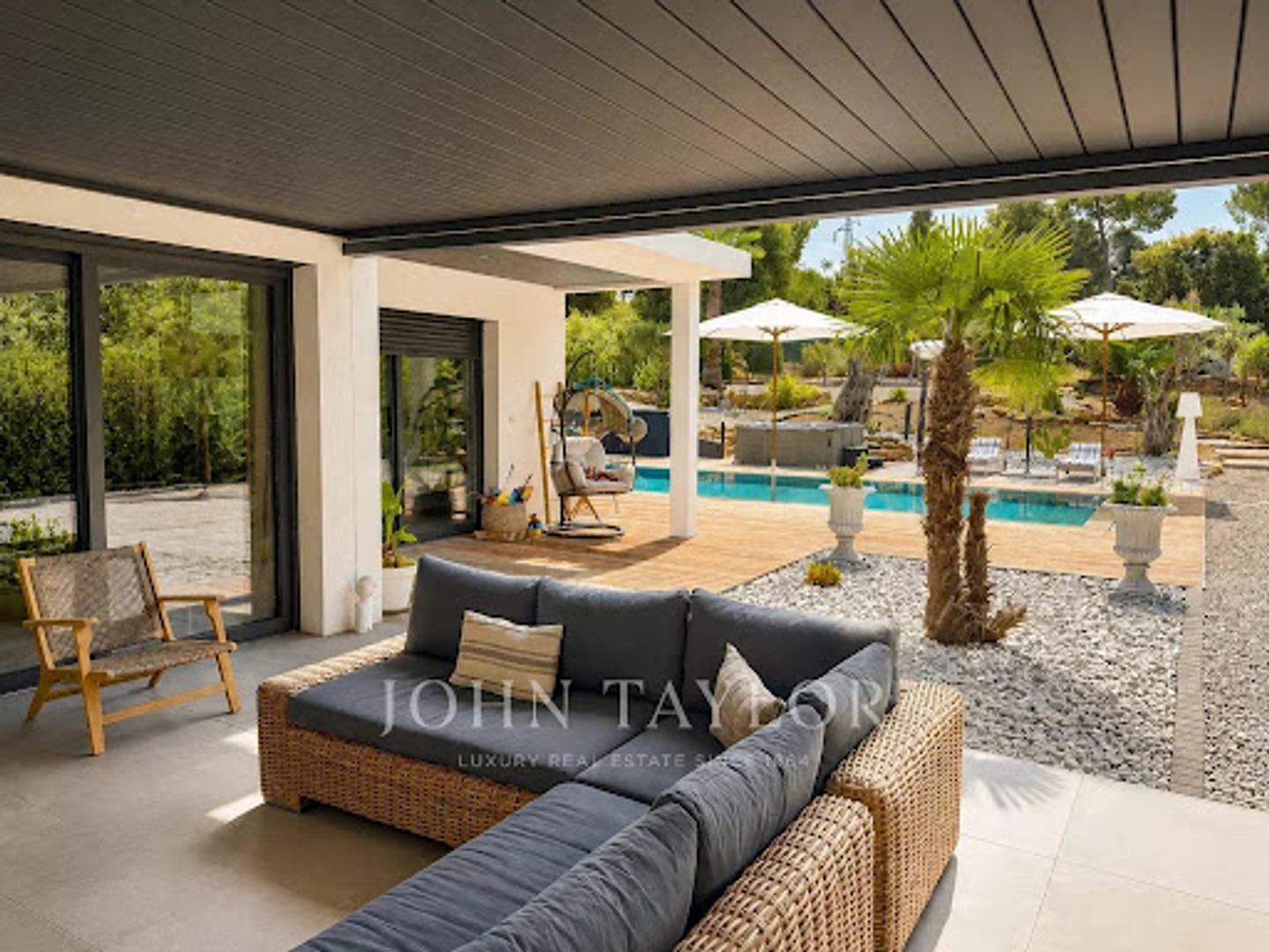 Maison à vendre - 200m2 - Saint-Cyr-Sur-Mer (83270)