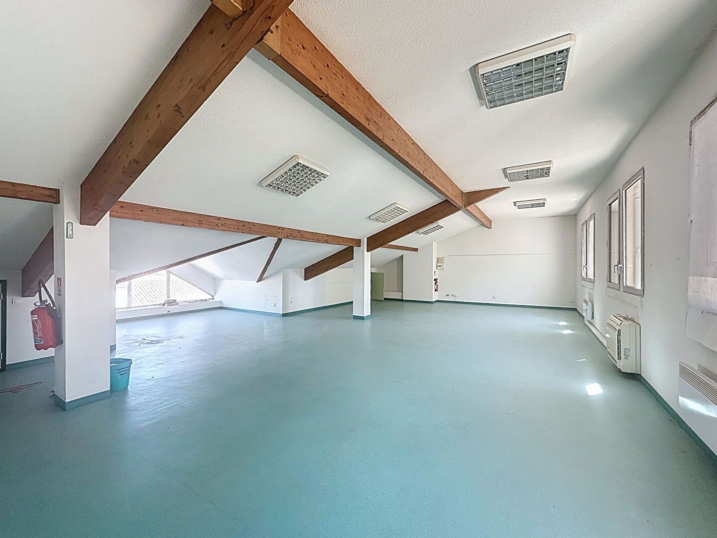 Local d'activité 80 m²