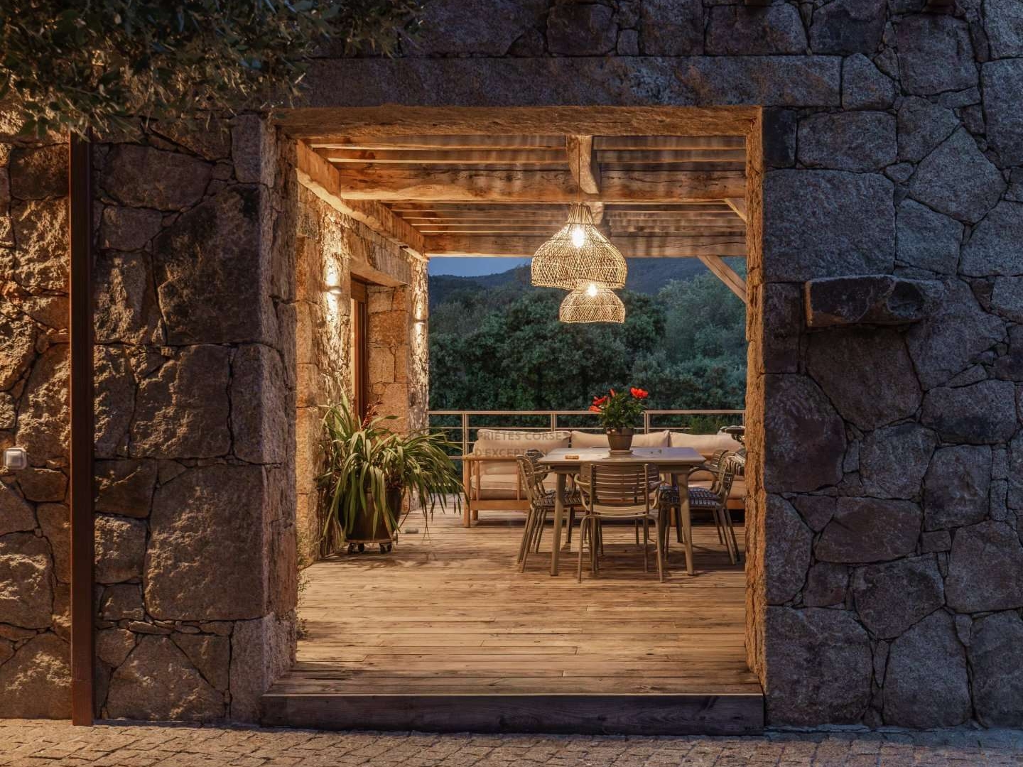 Maison 7 pièces 270 m²