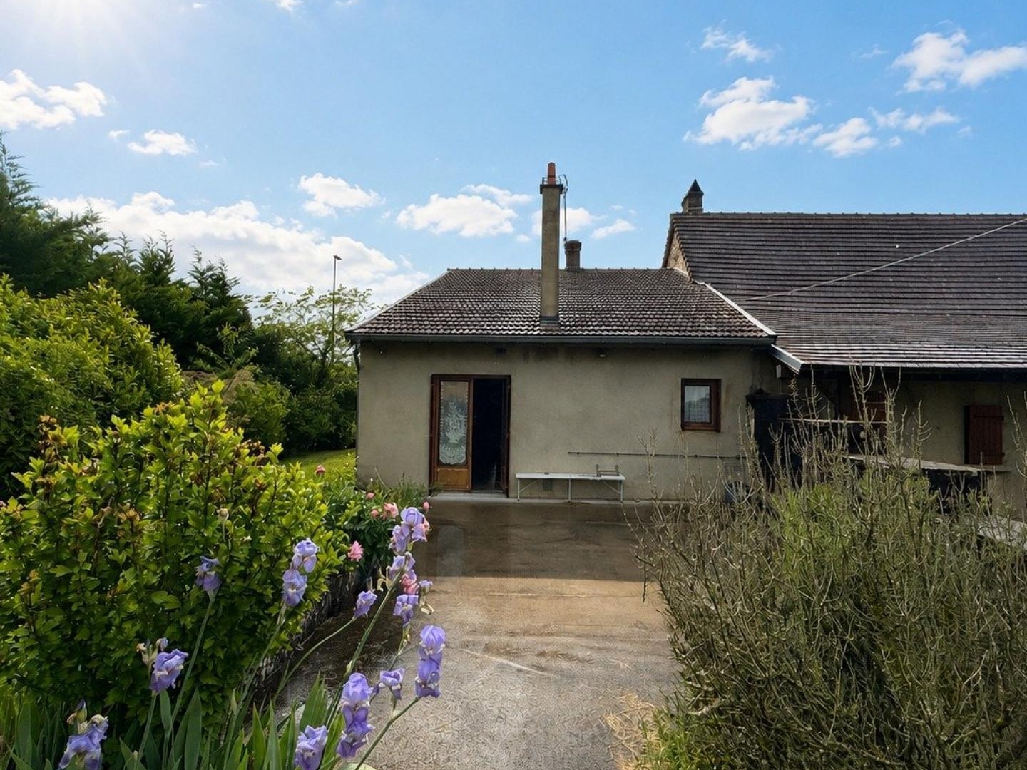 Maison de village avec beau potentiel