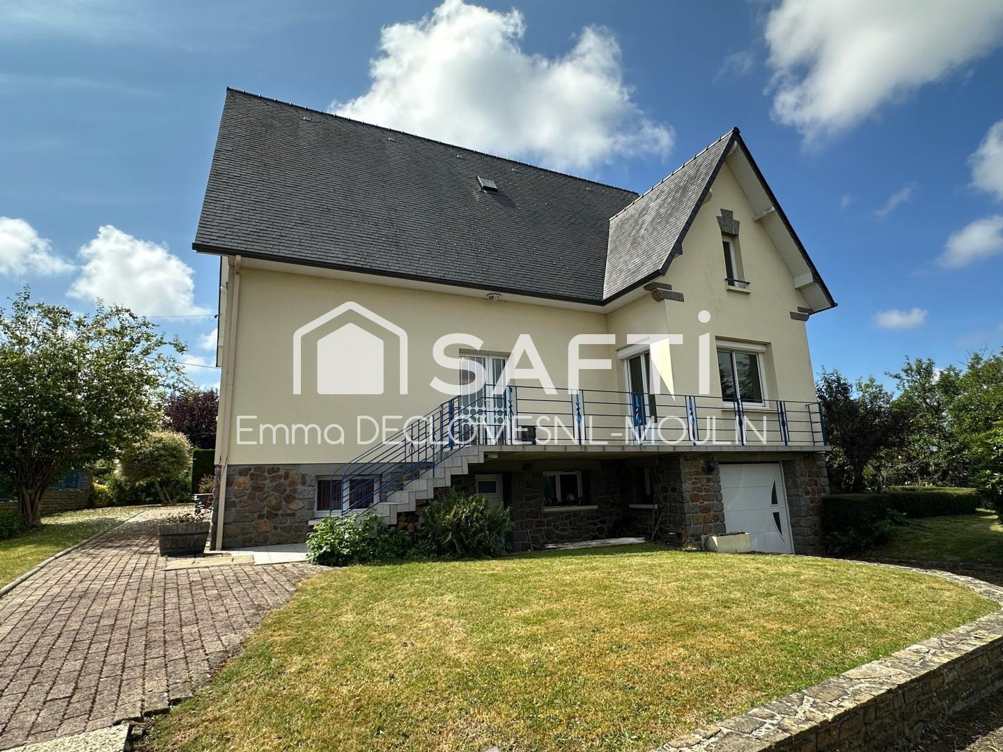 maison beaux volumes avec commerces et ecoles a proximitée