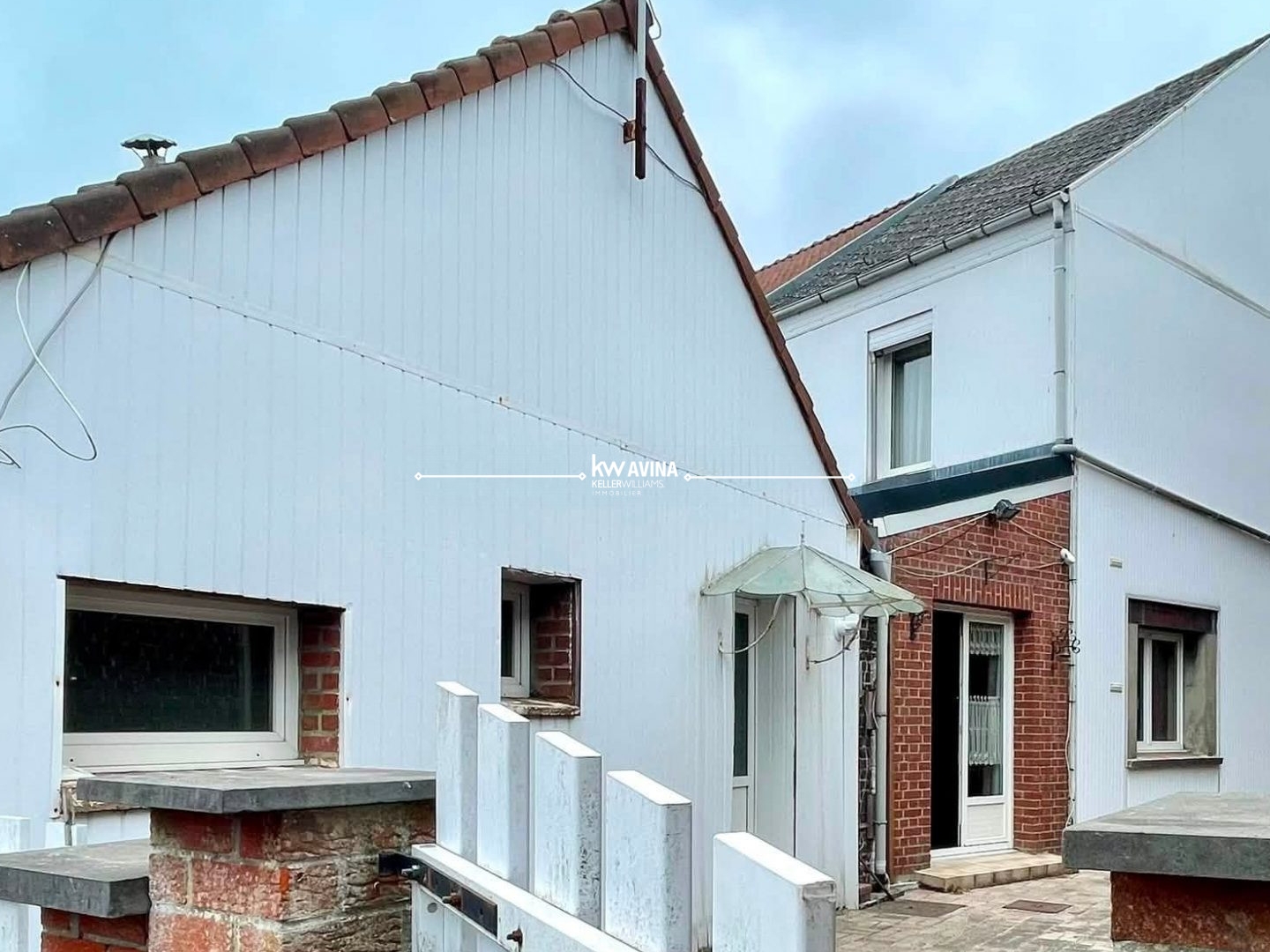 Maison semi-individuelle - 2 chambres - Grenier aménageable - Jardin - Dépendances