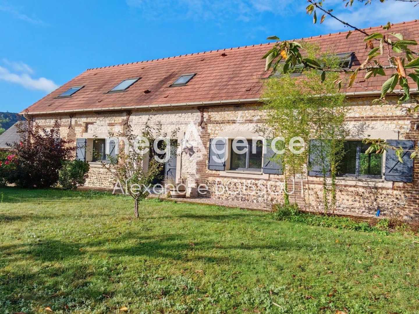 Maison à vendre - 4 pièces - 219m2 - Romilly-Sur-Andelle (27610)