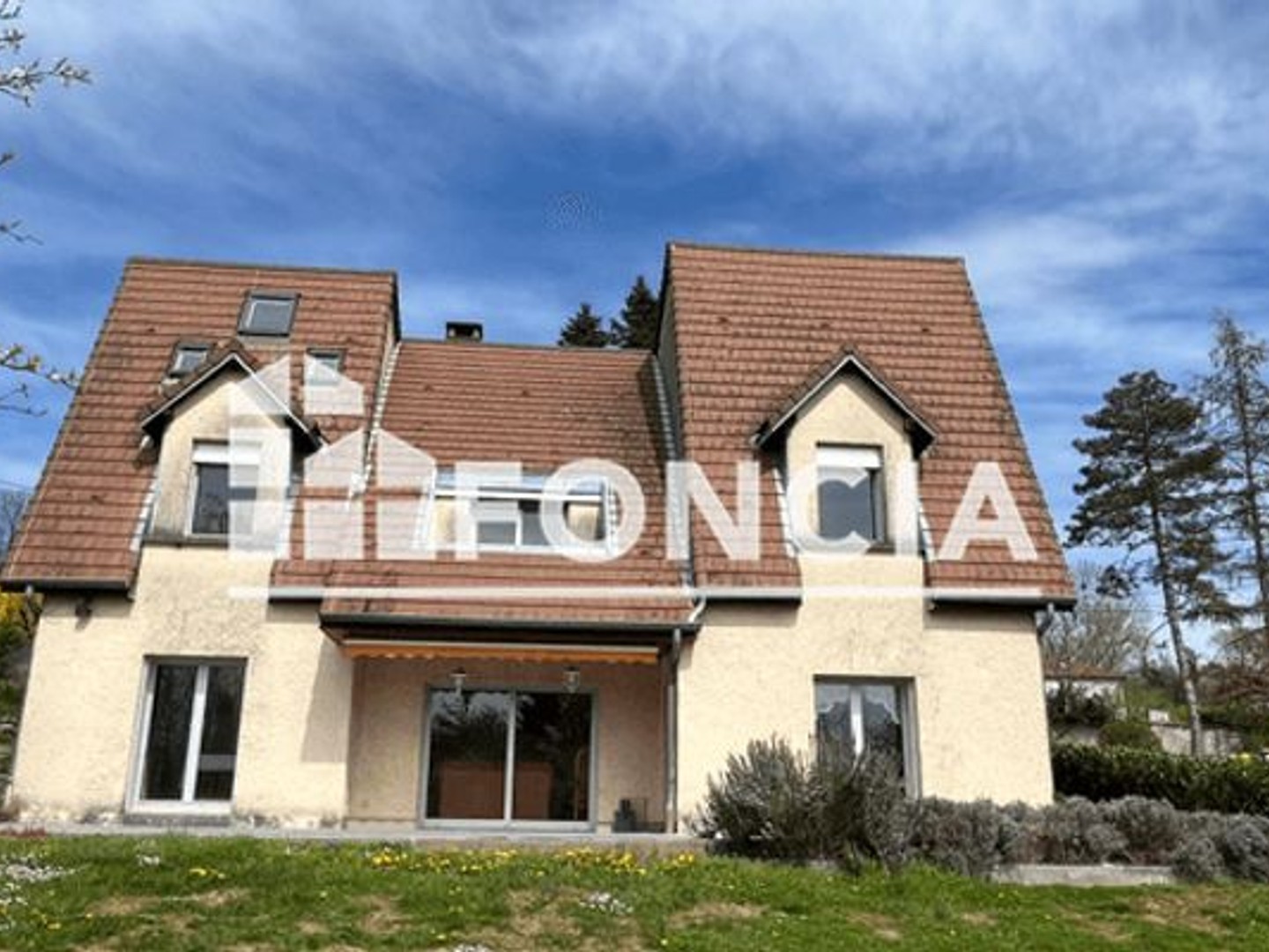 Maison 8 pièces 226 m²