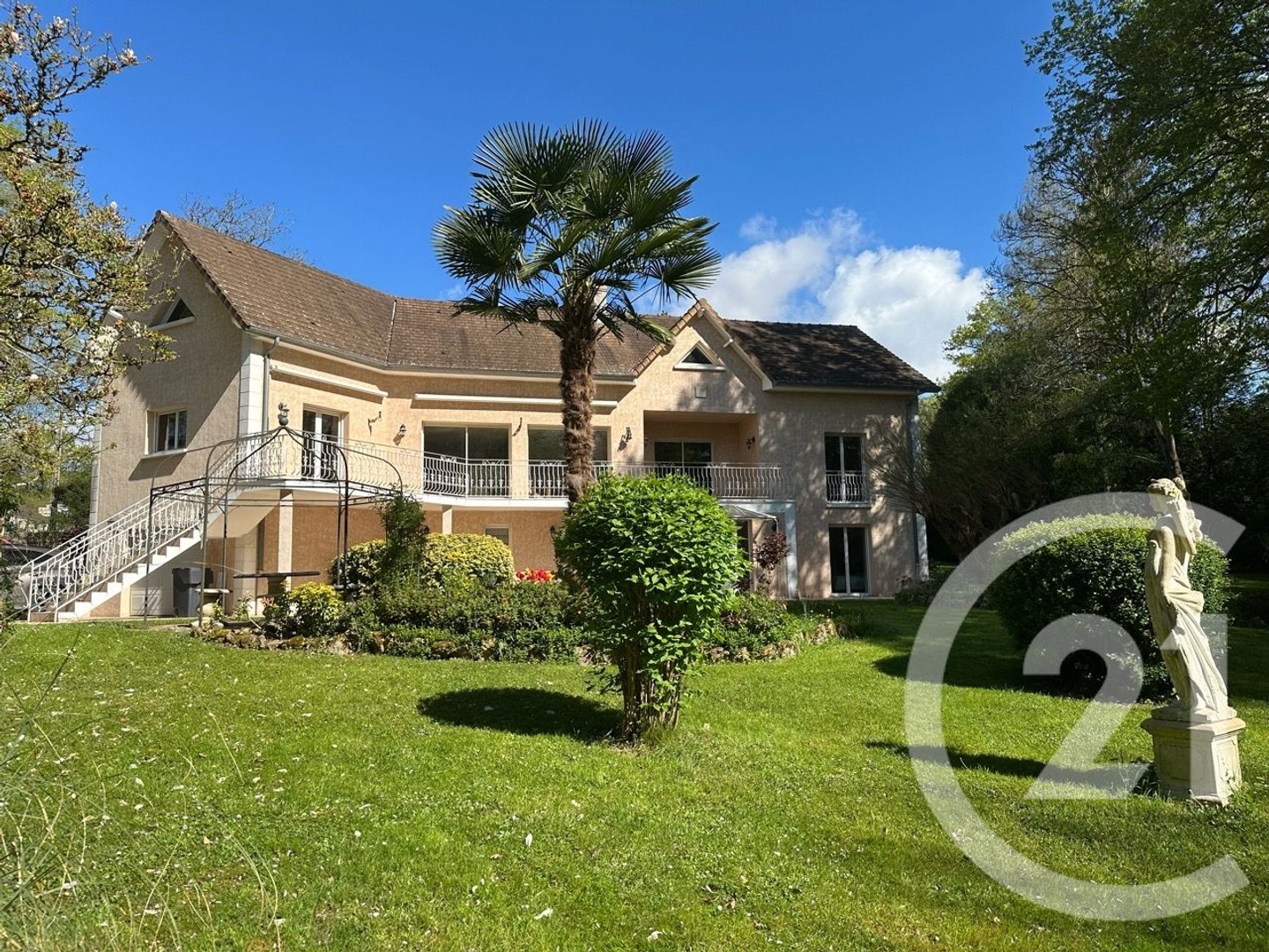 Maison 9 pièces 221 m²