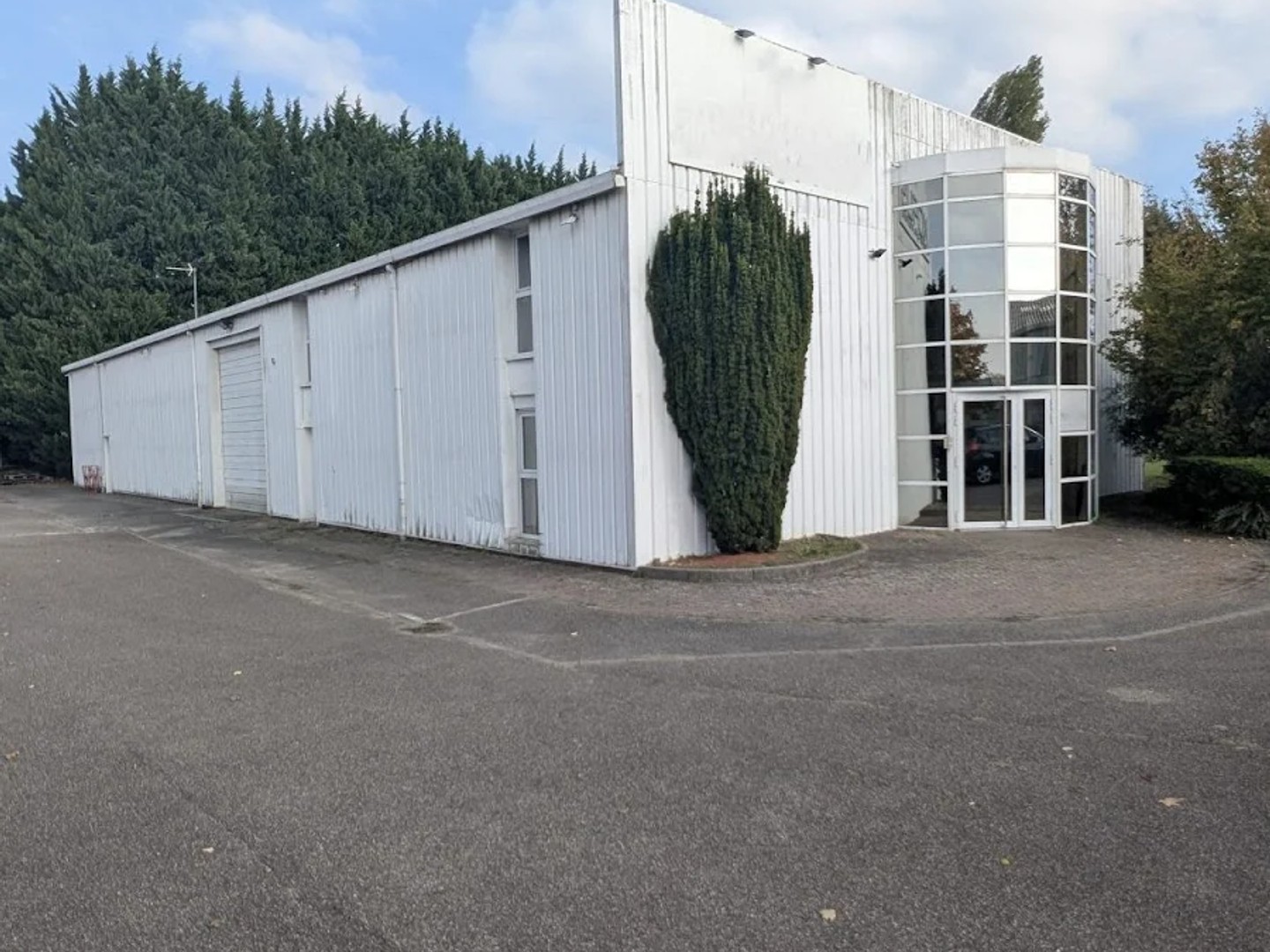 Local 868 m²