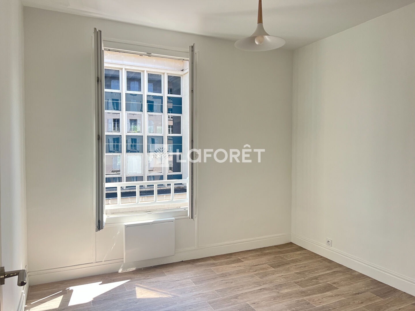 Appartement à vendre - 2 pièces - 27m2 - Saint-Cloud (92210)