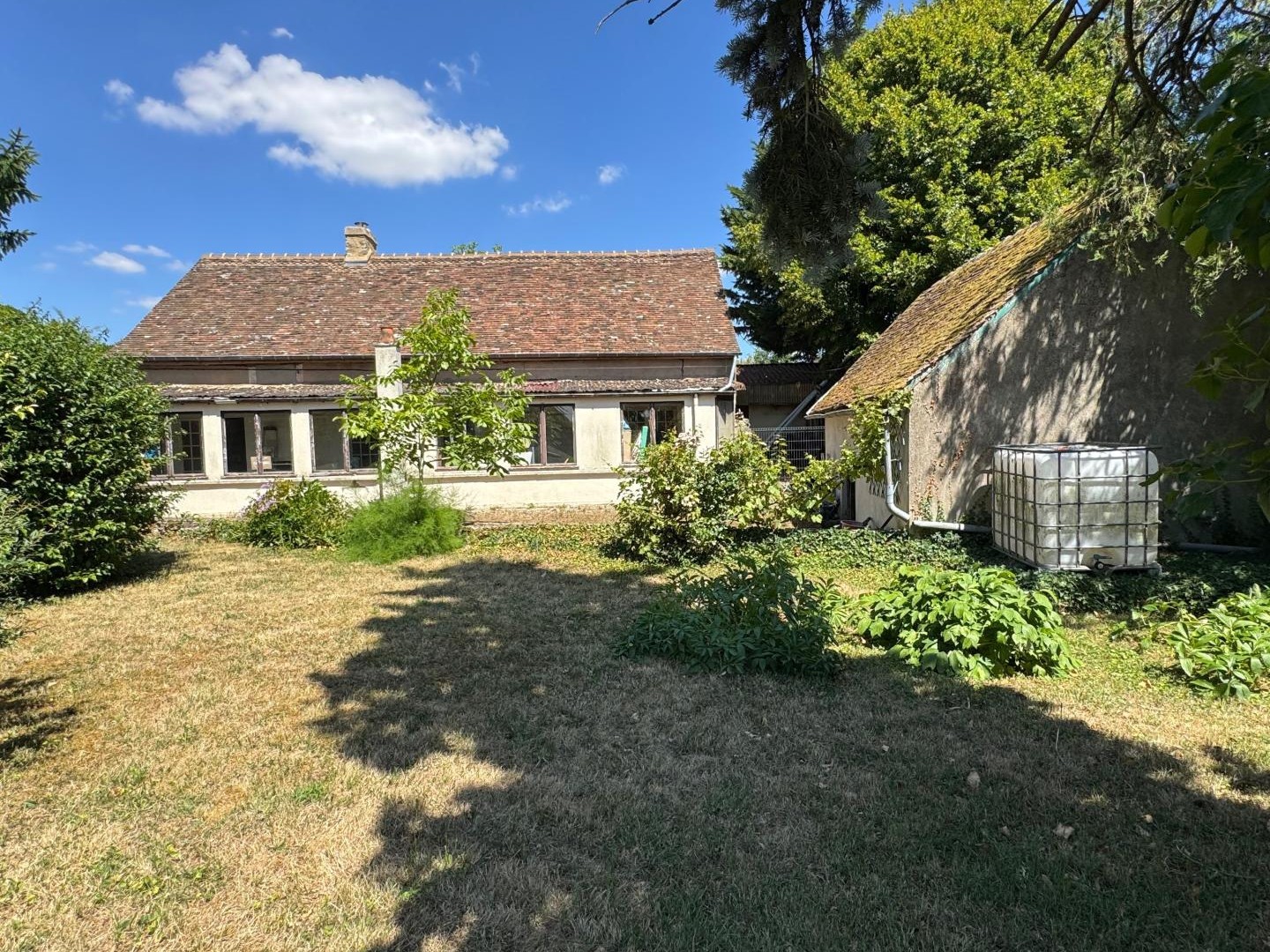 Maison en pierre avec grand terrain