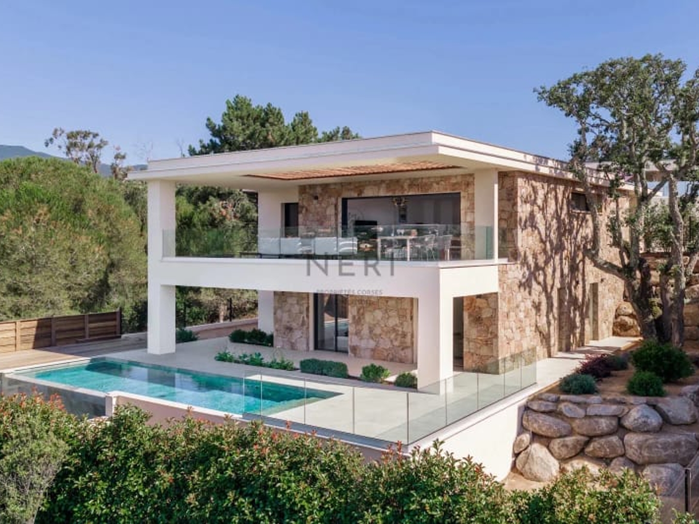 Villa 5 pièces 203 m²
