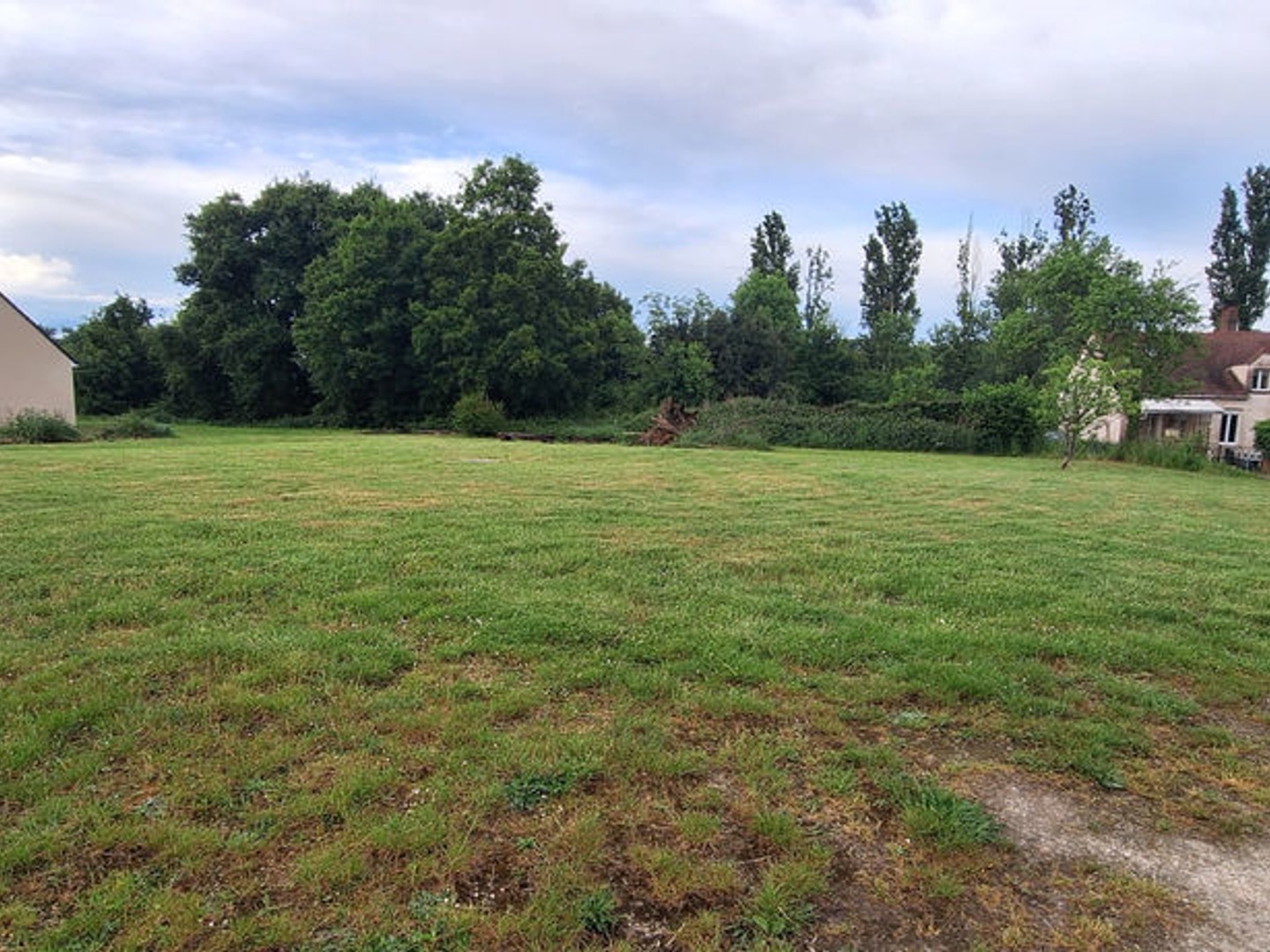 TERRAIN CONSTRUCTIBLE SUR LA COMMUNE DE NOE 984 M2