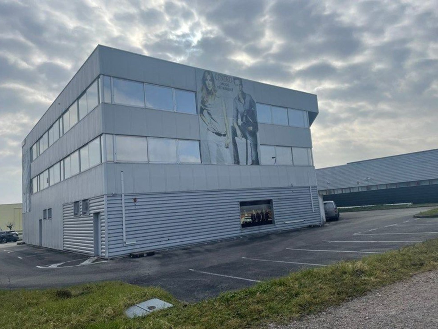 A VENDRE - ENSEMBLE IMMOBILIER