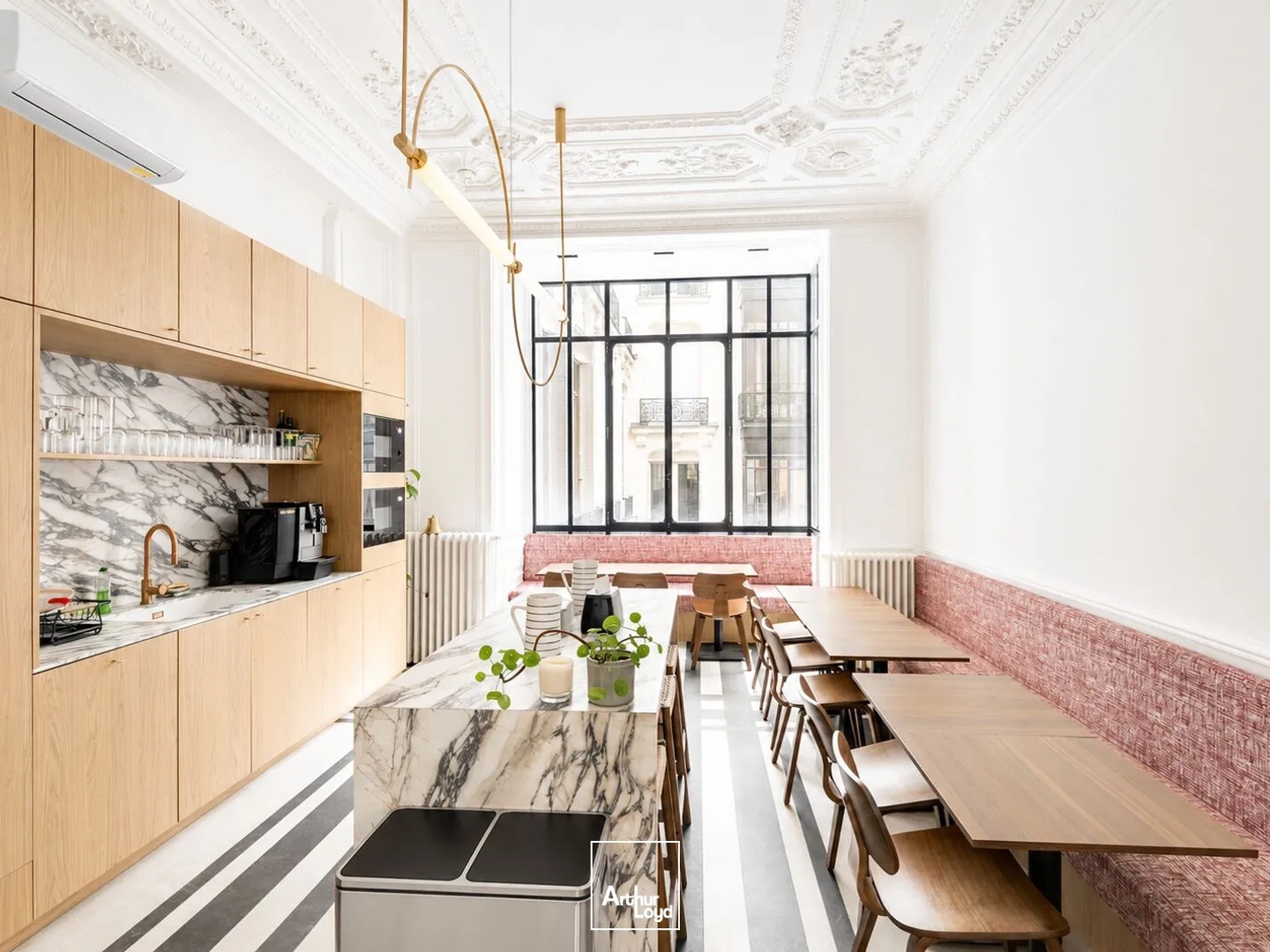 Bureaux opérés Paris 9 - 240 m² privatifs, 38 postes, rue de Trévise, clé en main