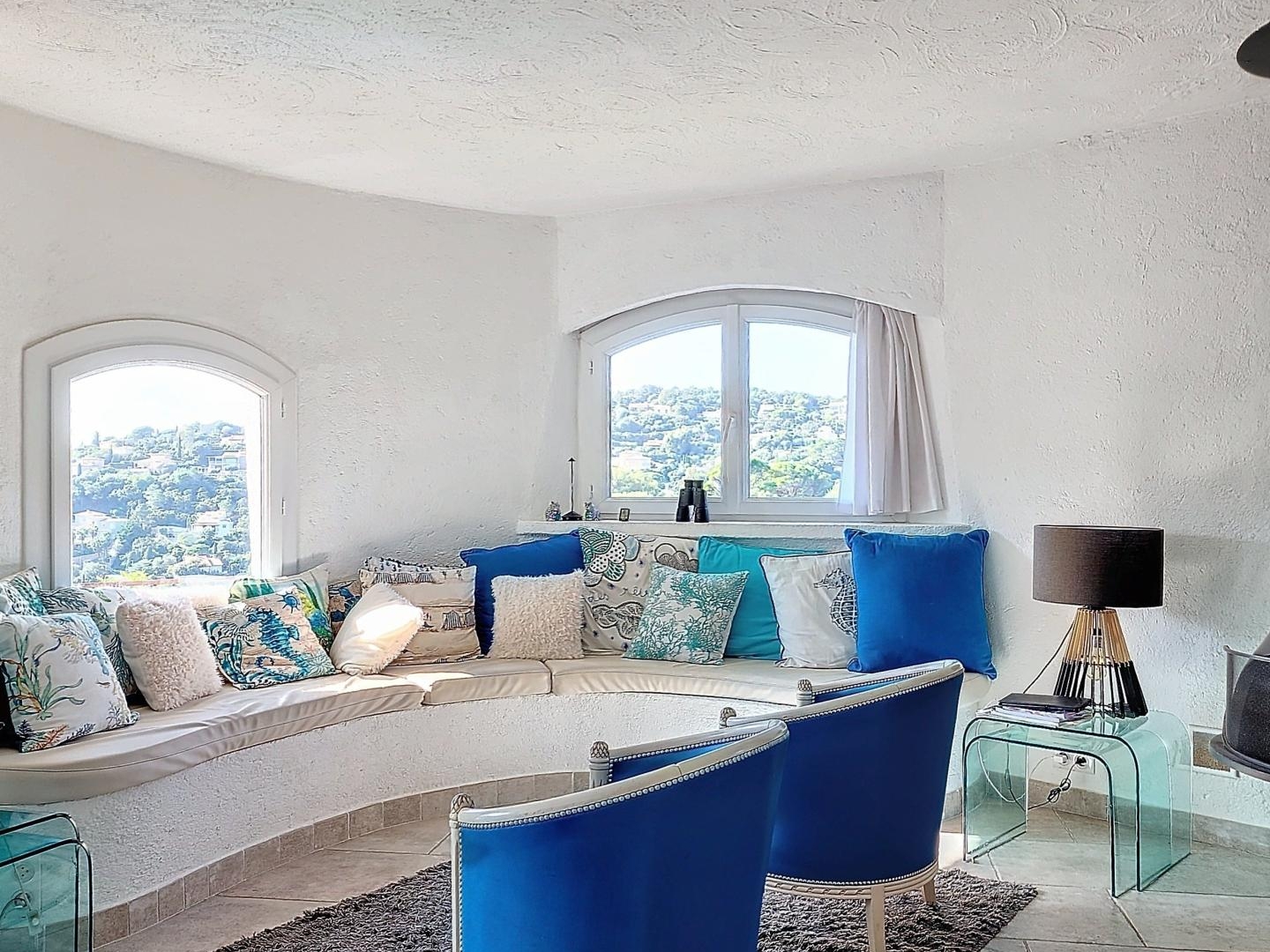 Maison à vendre - 8 pièces - 191m2 - Roquebrune-Sur-Ar... (83380)