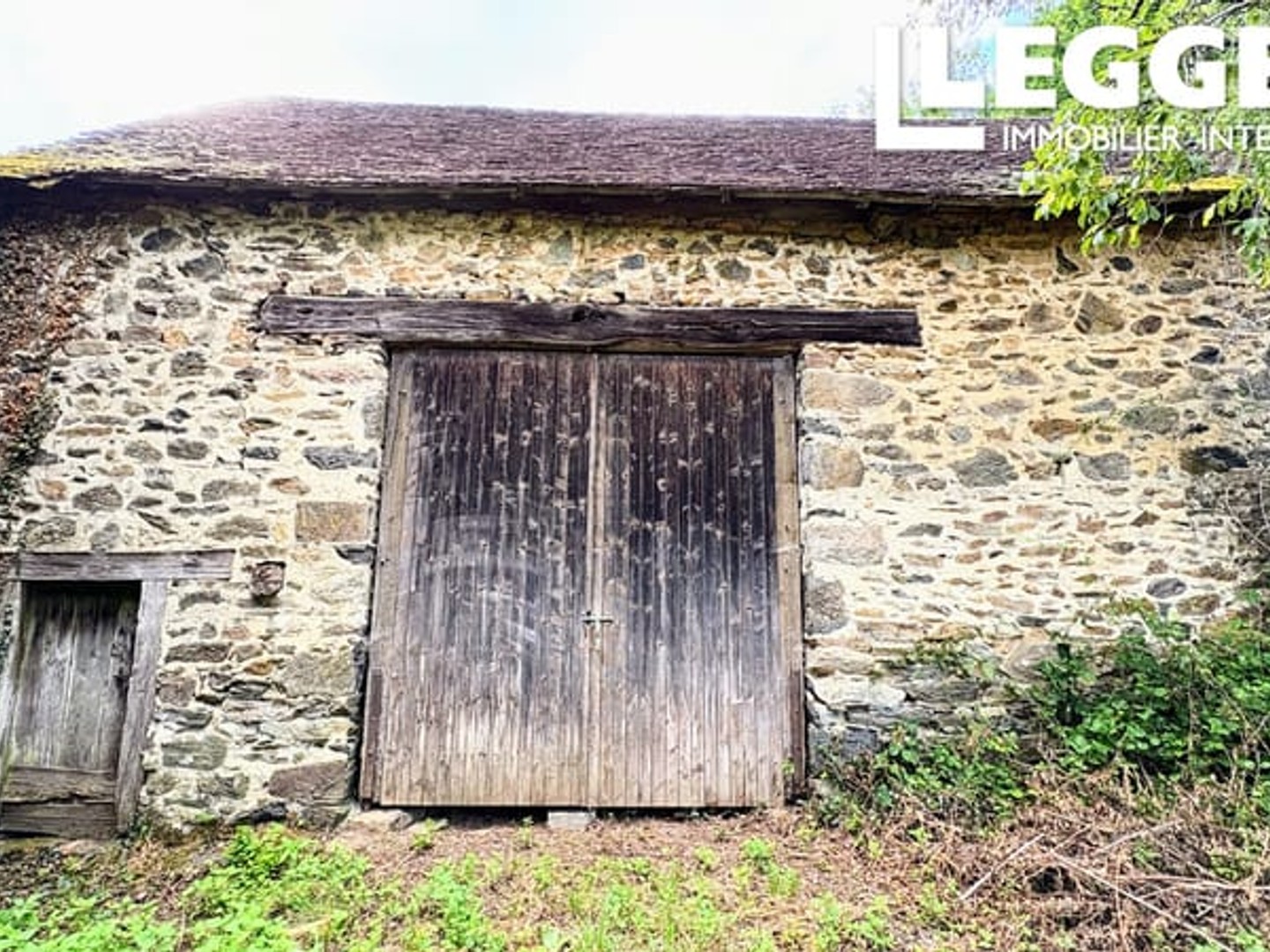 Grange avec potentiel de conversion en habitation et terrain, 11 351 m²