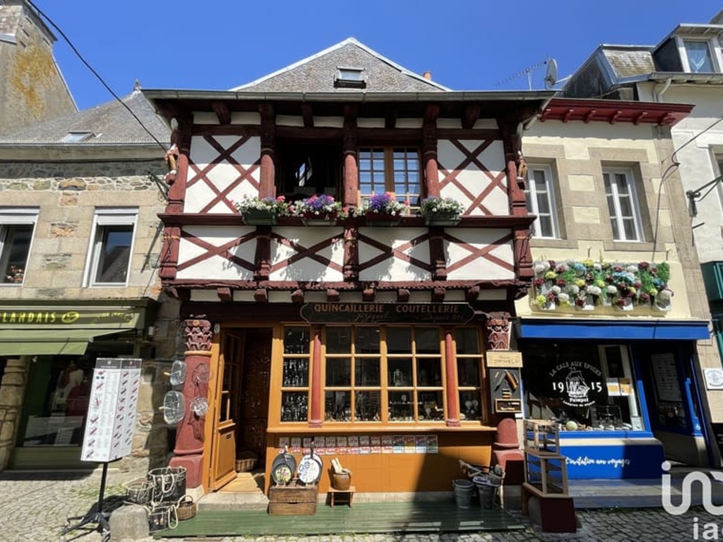 Immeuble commercial 140 m²