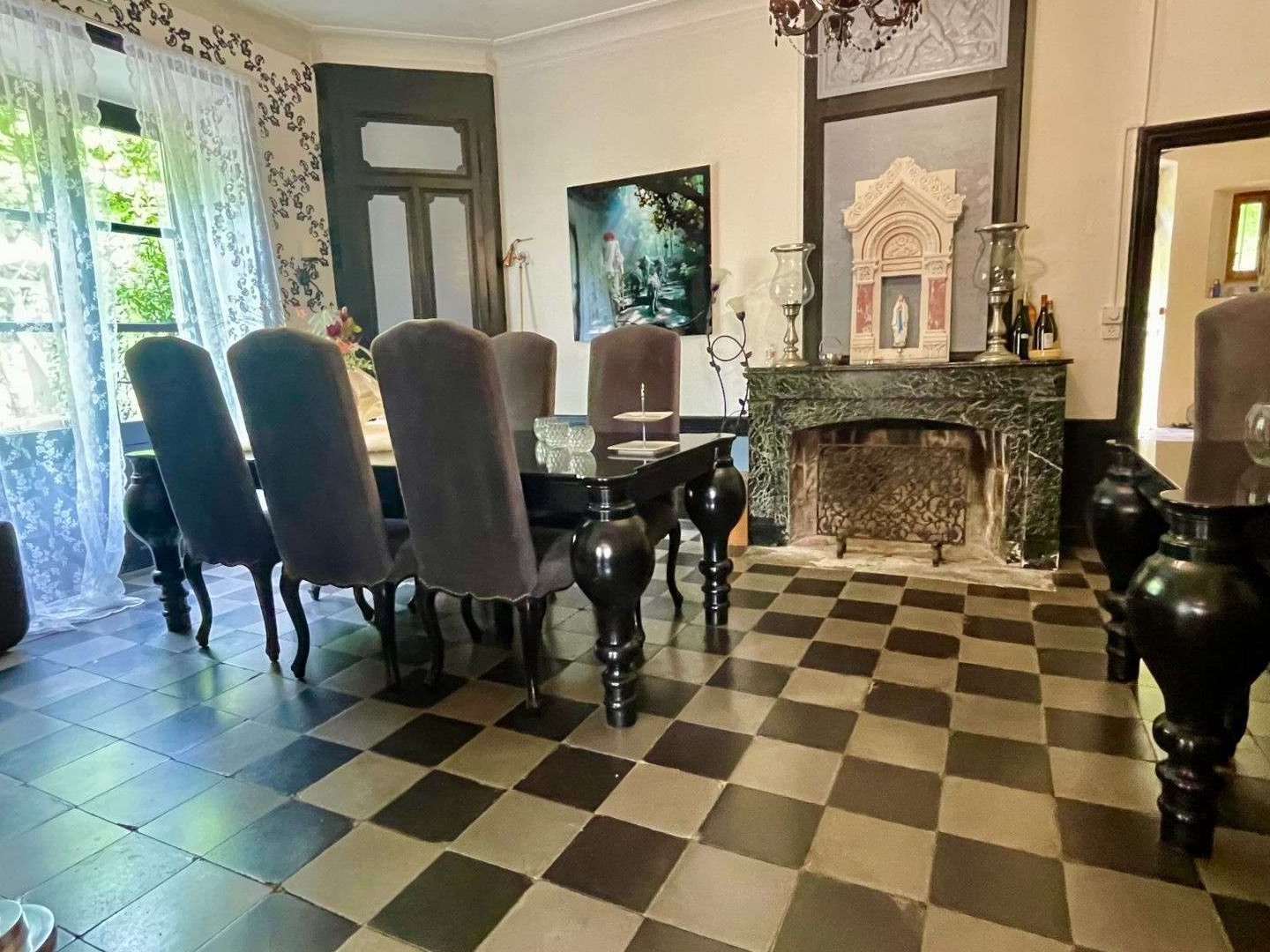 Château 21 pièces 1000 m²
