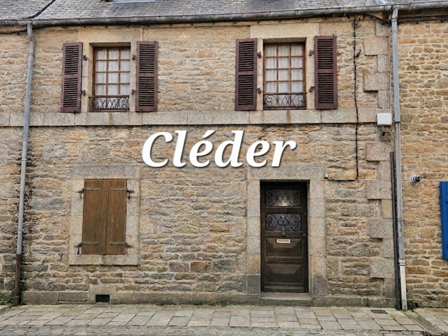 Cléder : Maison à rénover 4 pièces + combles aménageables.