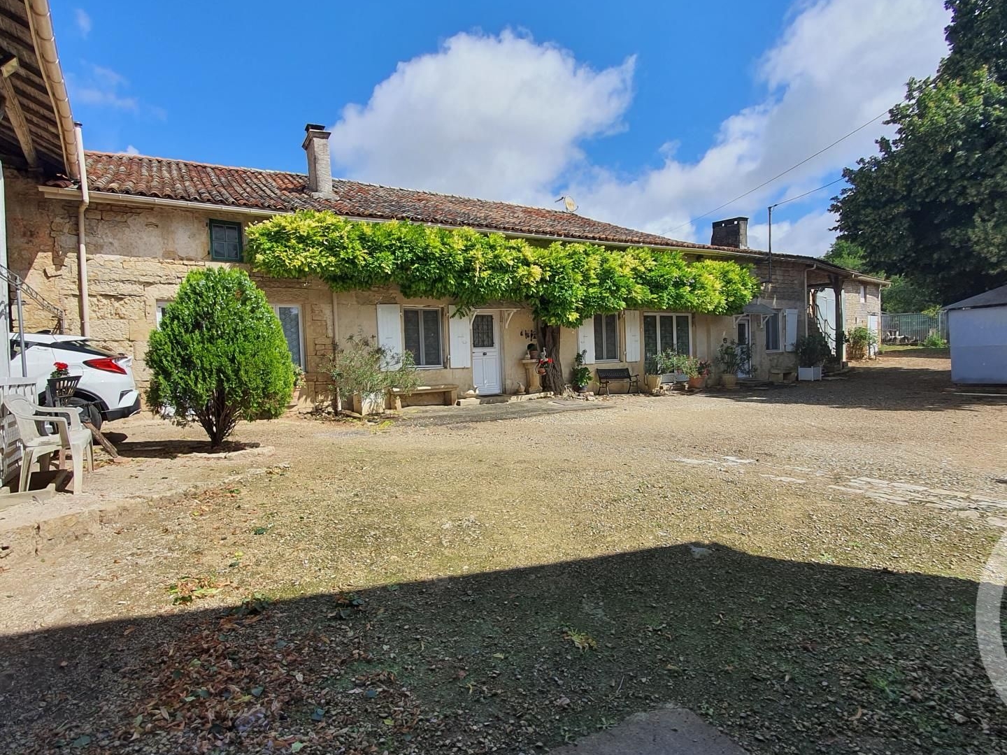 Maison à vendre - 4 pièces - 360m2 - Alloinay (79110)