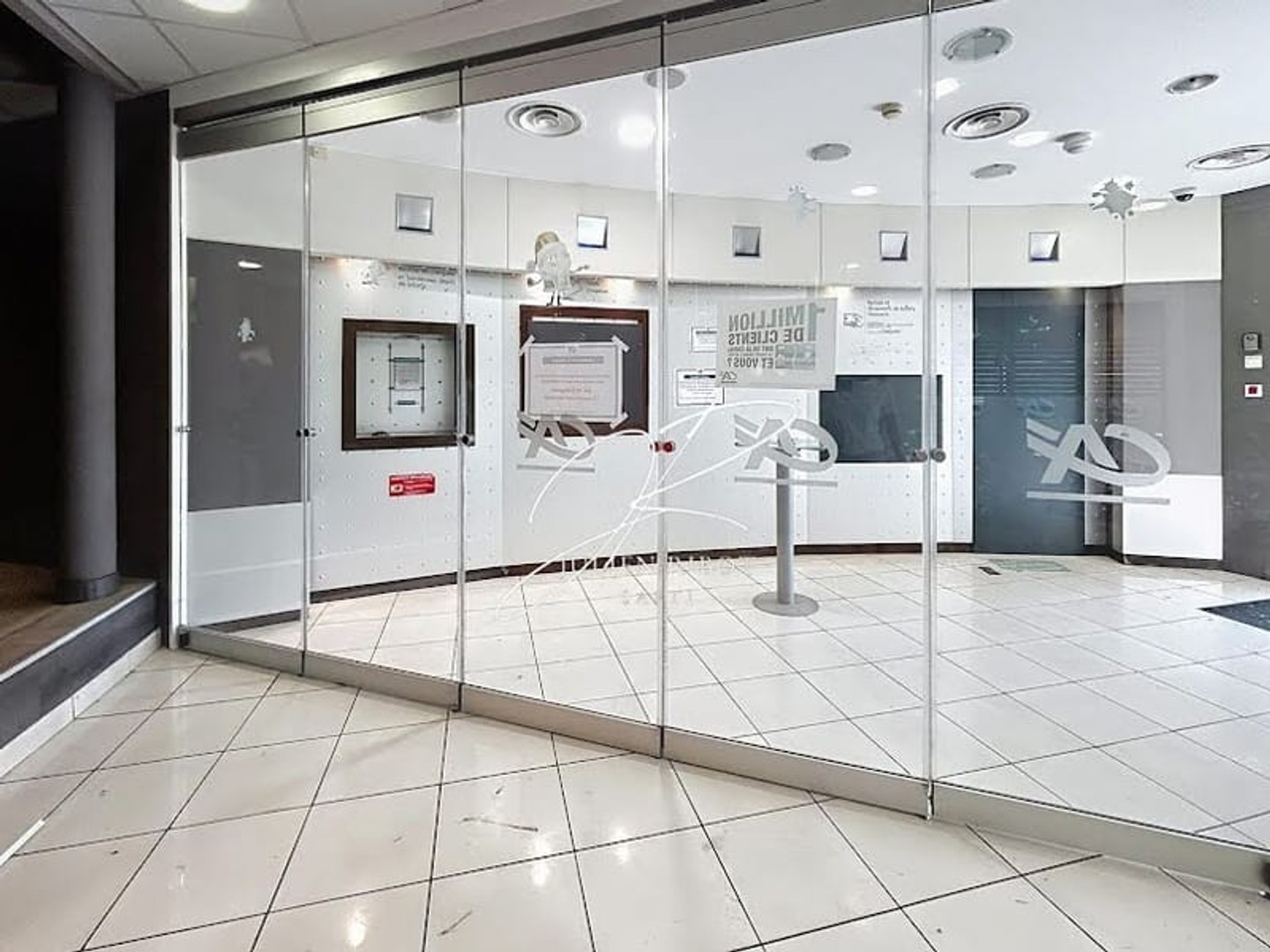 Bureaux 6 pièces 303 m²