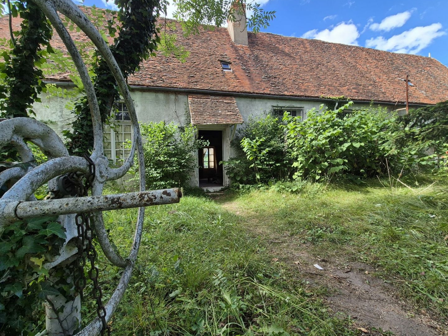 Maison à vendre - 4 pièces - 170m2 - Creuzier-Le-Neuf (03300)
