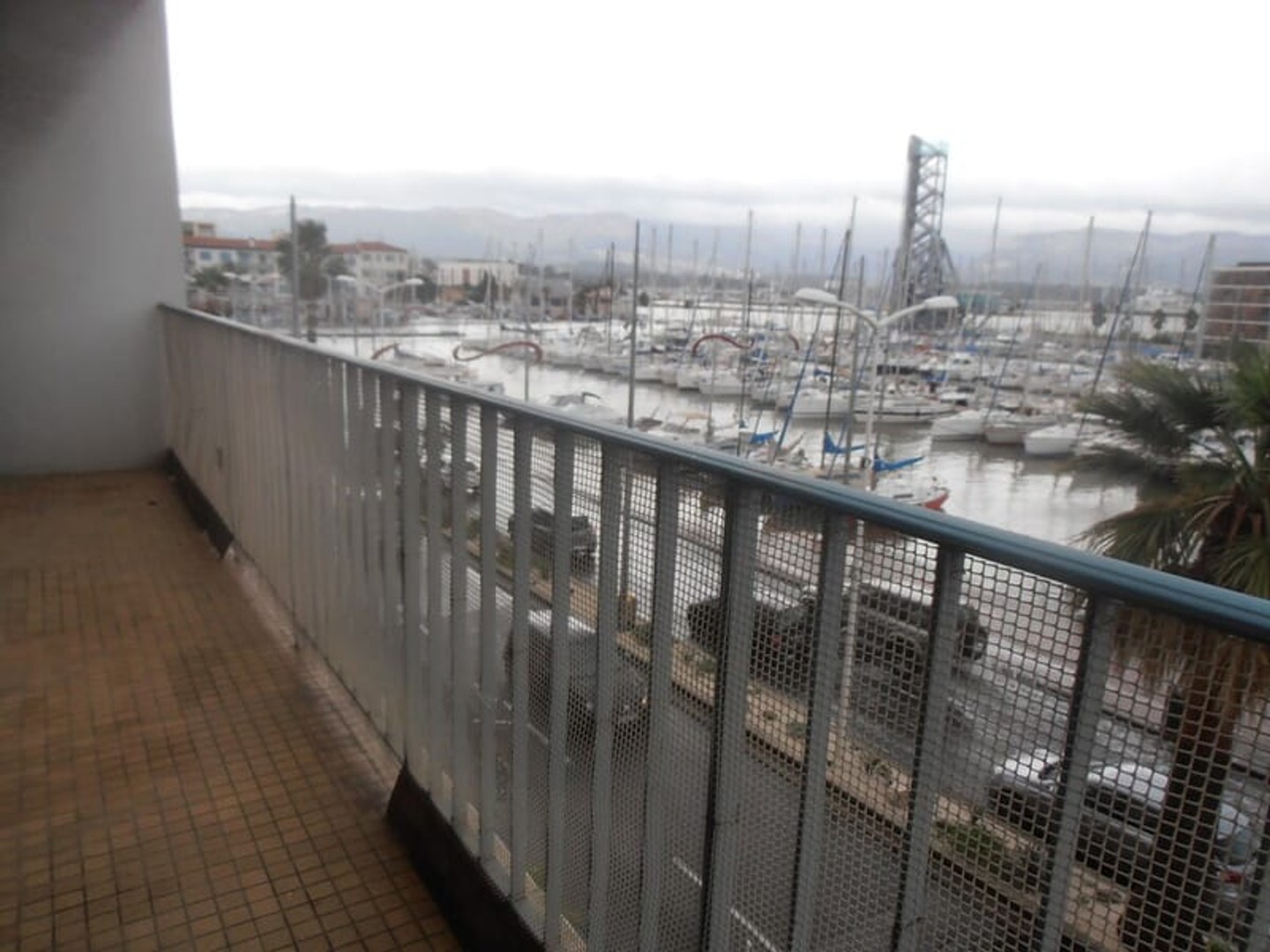 Appartement type 2 traversant en parfait état sur le port de la