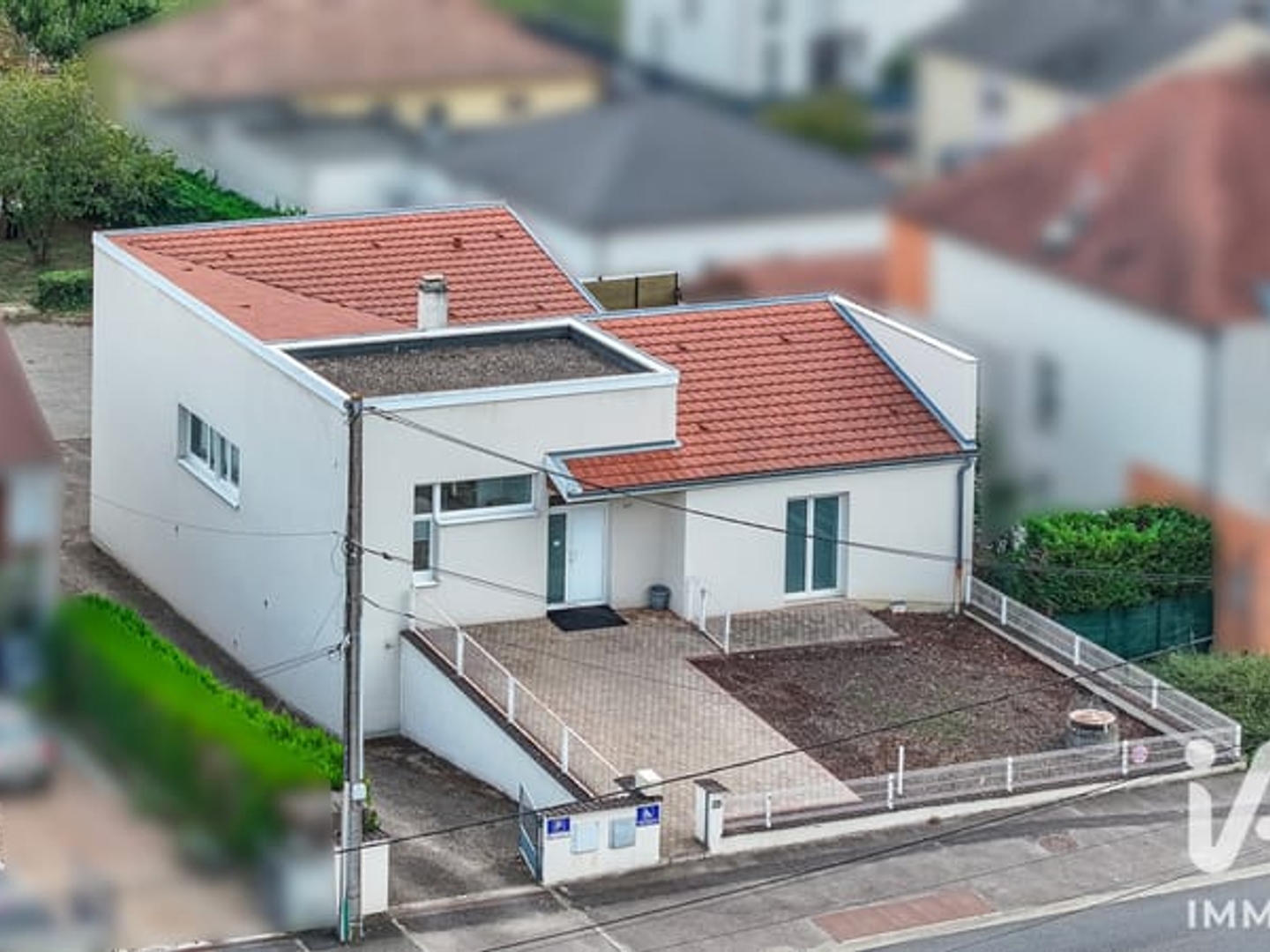 Local commercial 1 pièce 140 m²
