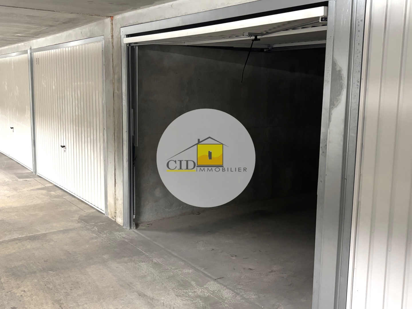 Parking/garage/box