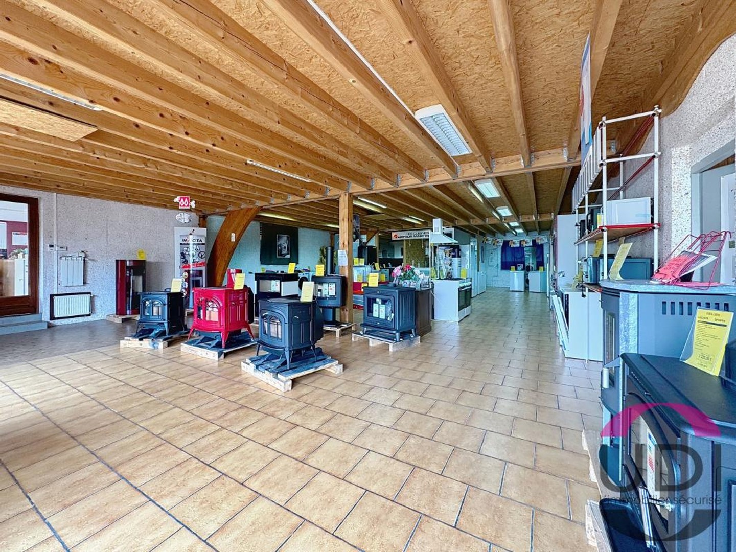 Bien Commercial À Vendre à Bonnat