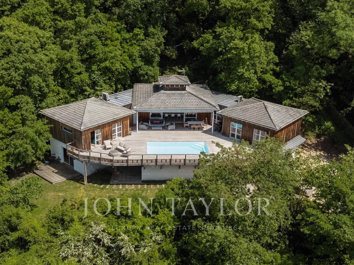 Maison 7 pièces 226 m²