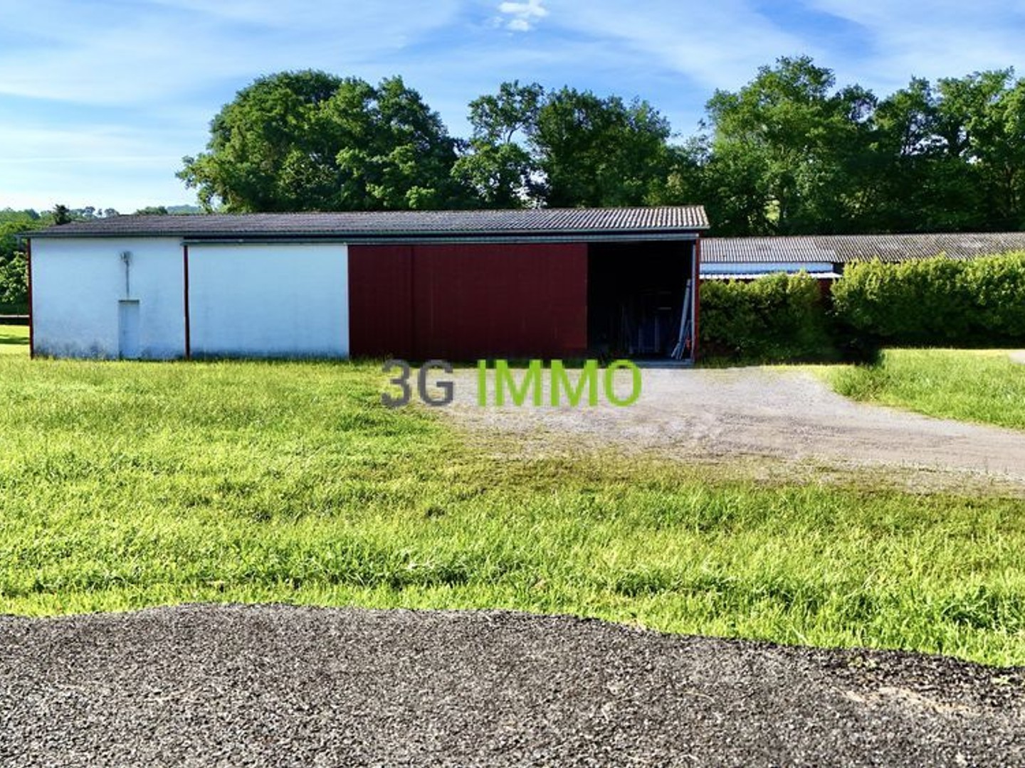 Parking / garage / box à vendre - 2200m2 - Saint-Palais (64120)