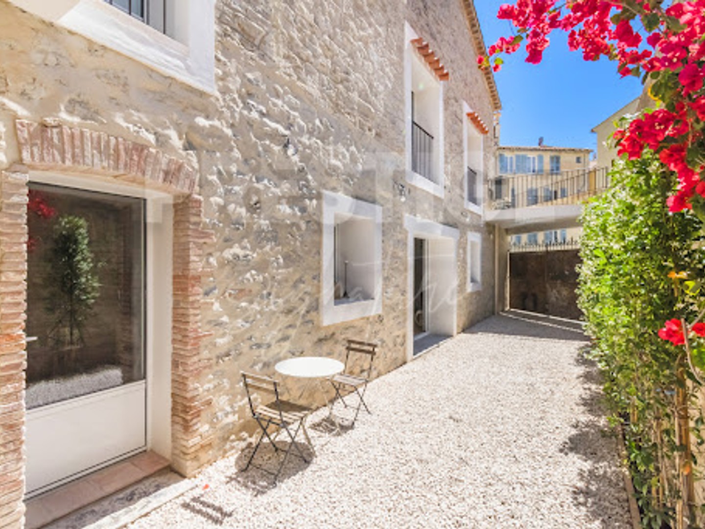 Maison à vendre - 6 pièces - 220m2 - Hyères (83400)