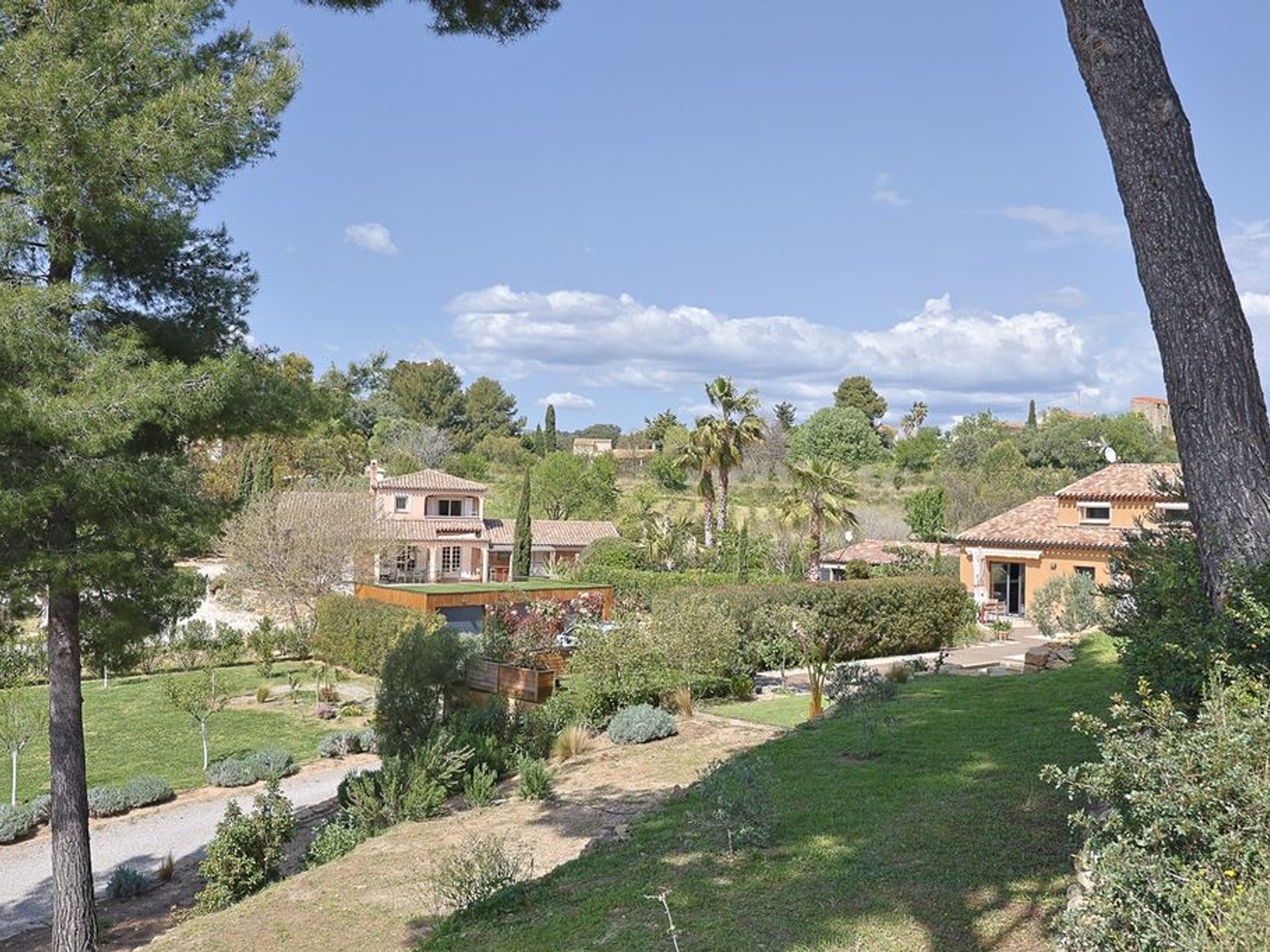 Maison à vendre - 420m2 - Saint-Cyr-Sur-Mer (83270)