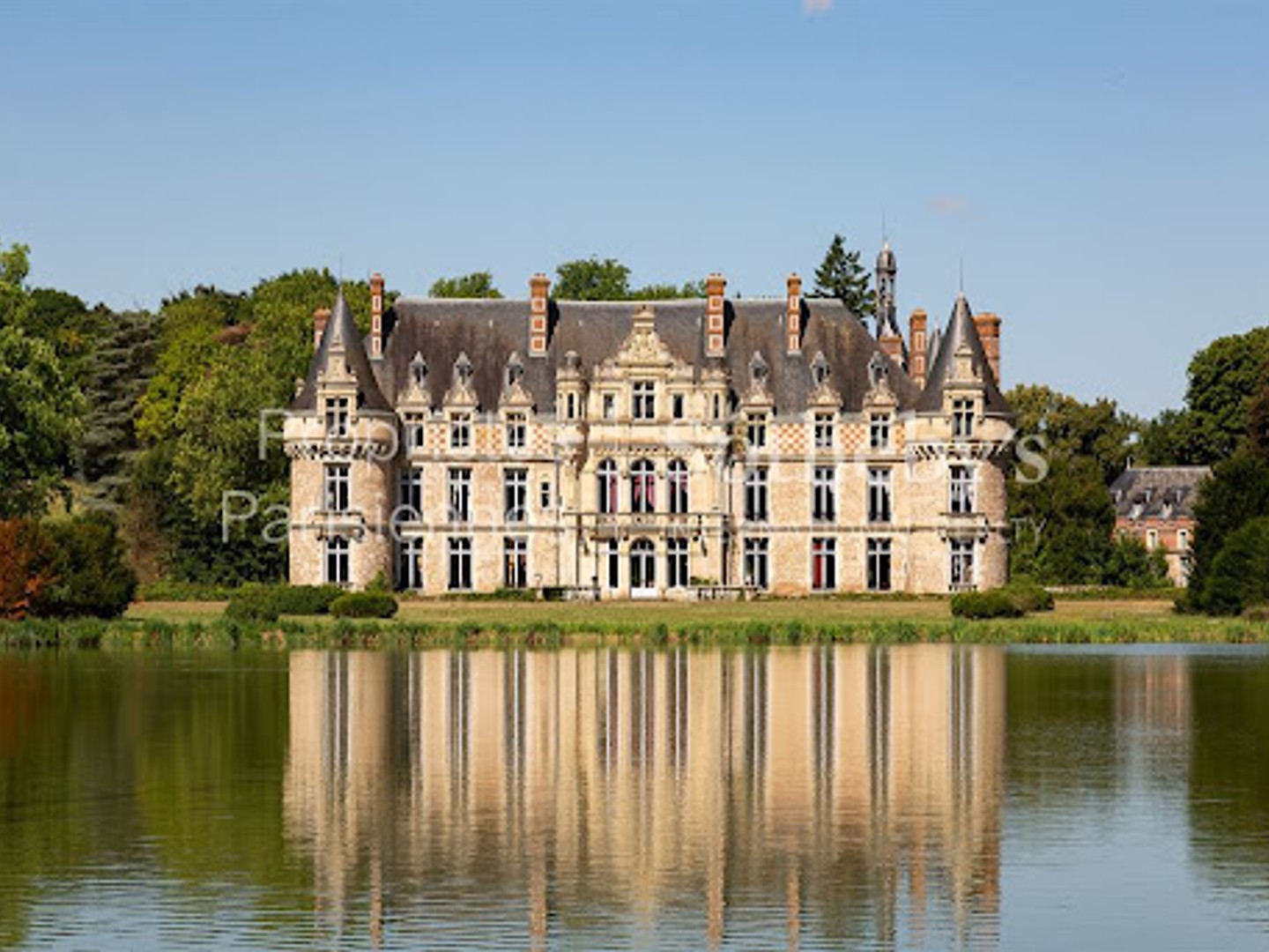 Château 56 pièces 4000 m²