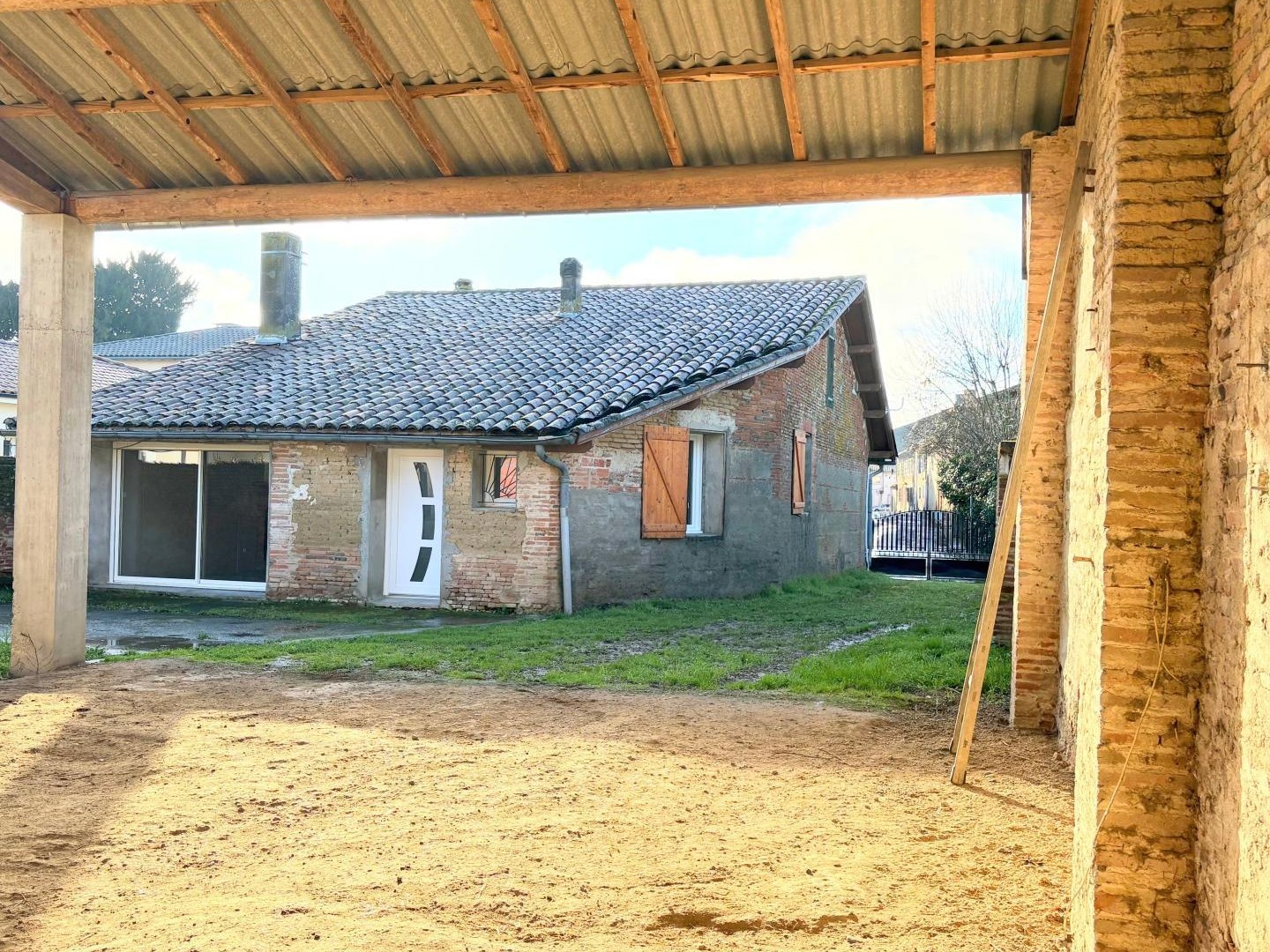 Maison 5 pièces, dépendances, grand terrain.