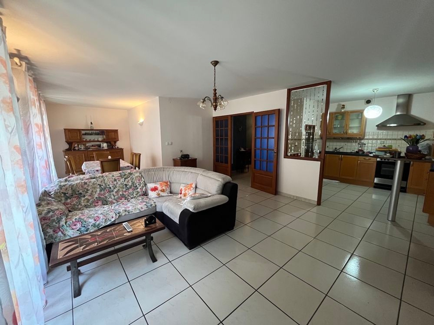 SAINT JEAN DE MAURIENNE Au calme et au coeur de ville Très agréable appartement de Type 4/5 d'une superficie de 101 m2 + 2 Balcons