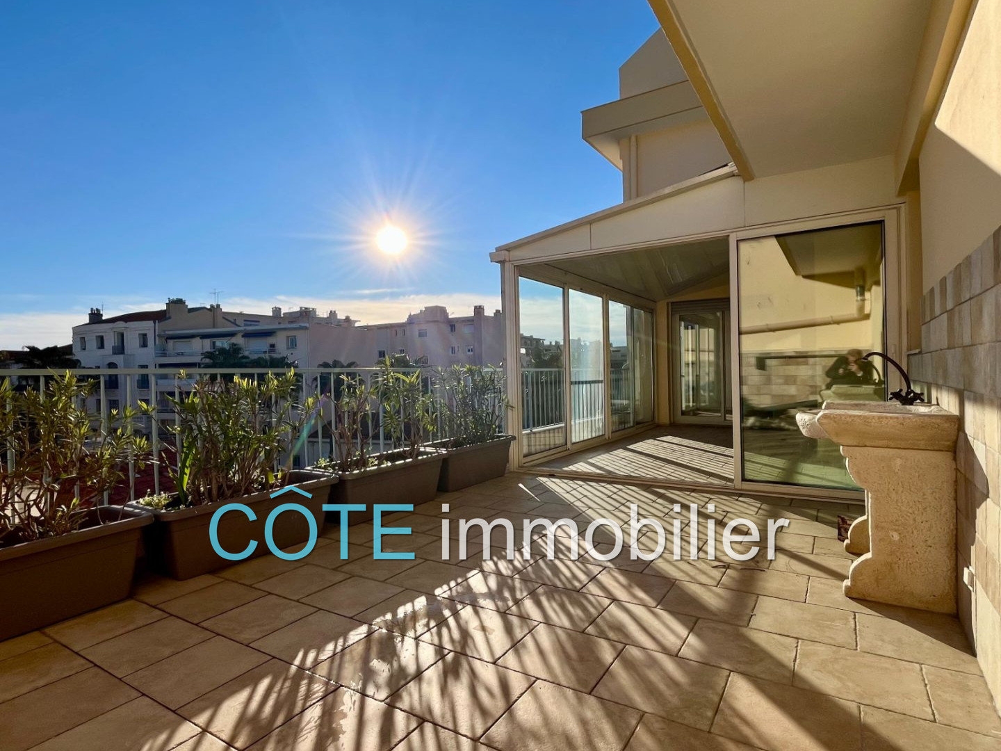 Centre, 3 pièces 75 m² étage élevé + grande terrasse de 28 m²